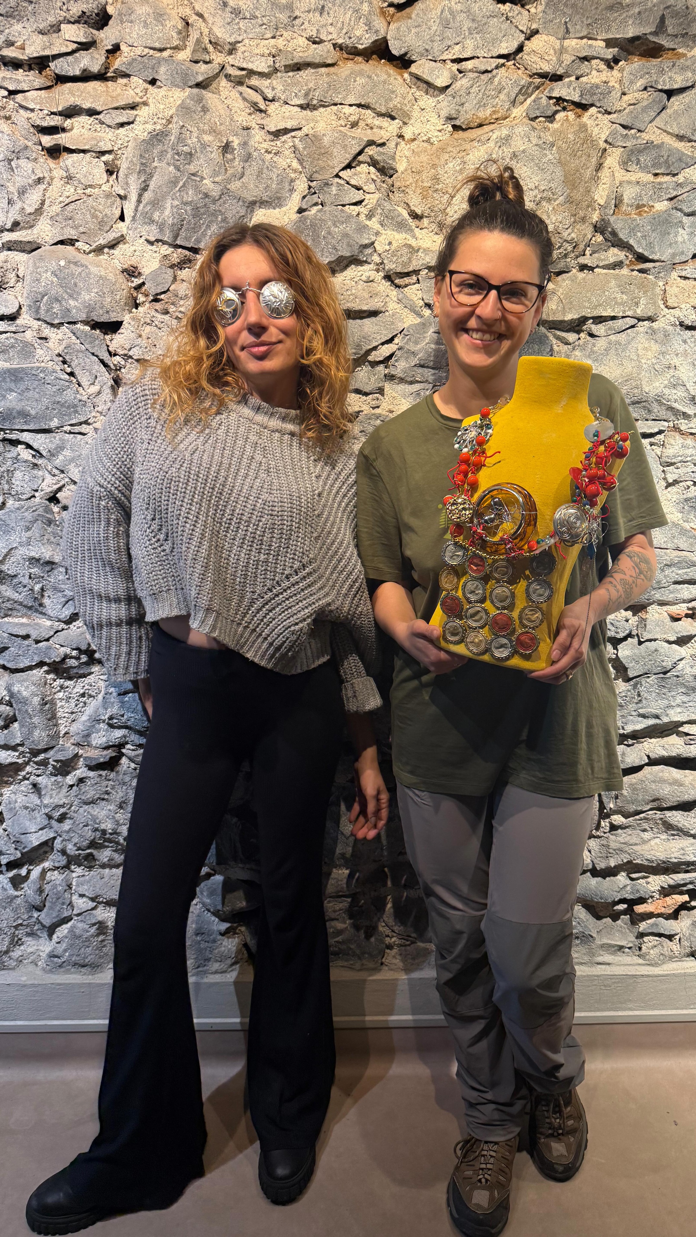 Craft collaborations are never boring — especially when you bring together Diana Quintal 🇵🇹 (D\Backyard) @d_backyard and Anita Gabor🇷🇴 (ROODS) @roodsbya ✨
From punk energy to ethnic vibes, from old jewellery to new meanings — this is what happened at our Reborn Sustainable Jewellery Craft Happening as part of CraftWork4All @craftwork4all co-funded by Creative Europe
💥 100% made on the island of Madeira
💥 100% creativity, chaos & connection
Best moments from the workshop are here 👇
Next collaboration is coming this Saturday, March 27 — stay tuned.
#CraftWork4All #artemassociation #arthubmadeira #creativeeurope #visítmadeira