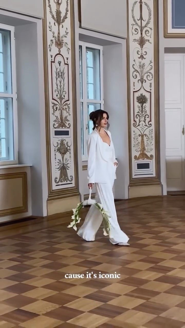 When elegance meets ICONIC ✨
Bridalcontentcrew 🤍
📋 @unique_day_wedding
💐 @ellenblumensehnsucht
📸 @kathrins_photo_artweddingbliss
💄 @jennifer_heiland.makeupartist
📹 @jordan_visual_weddings
👗 @inweiss.brautatelier
👰🏼♀️ @angelinastreuzik
#iconic #bridetobe #modernbride #weddinginspo #bridestyle