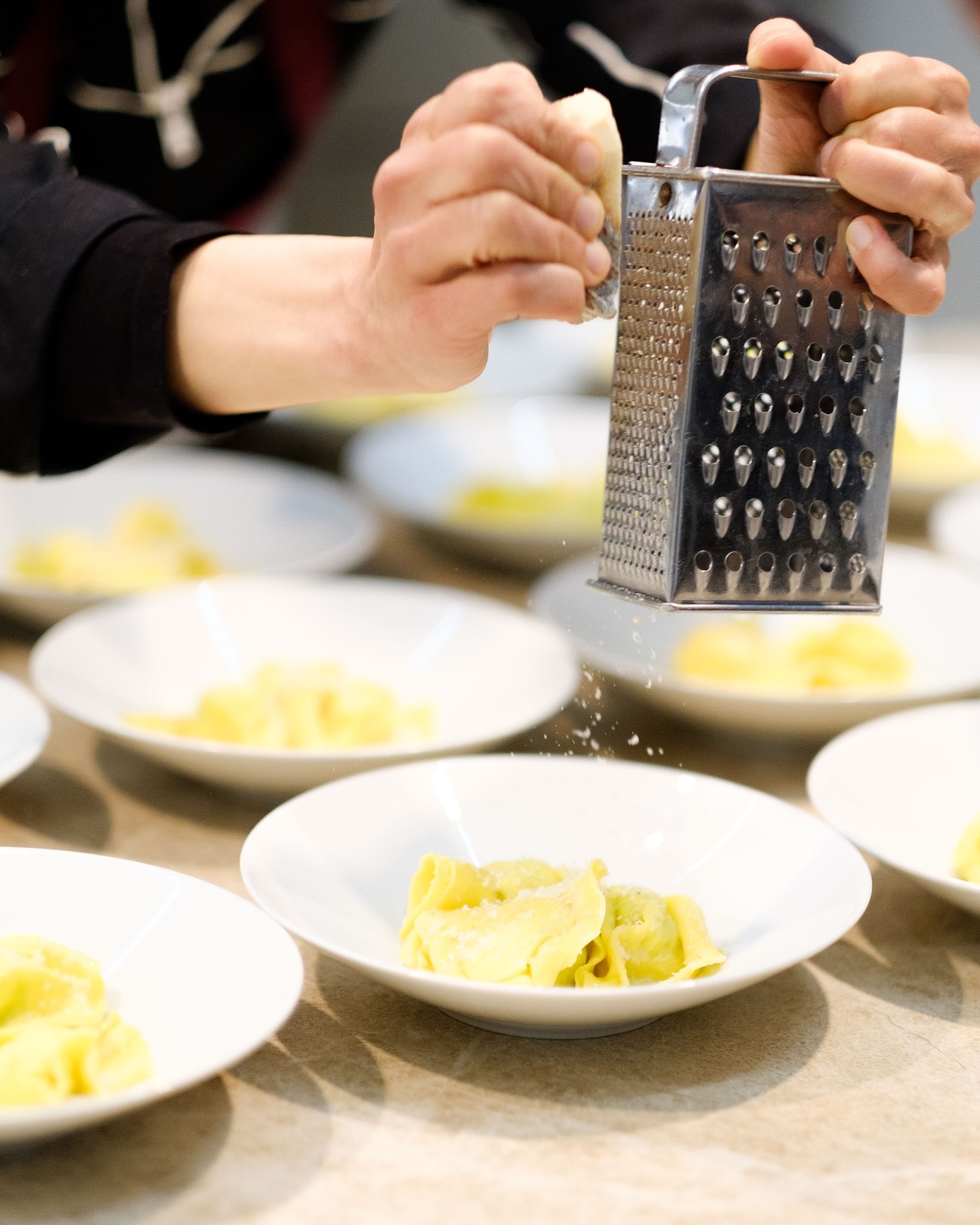 Parmigiano Reggiano är perfekt att ha till alla typer av pasta 🧀
#parmigianoreggiano #italiancuisine #bonalumifam #italianfood