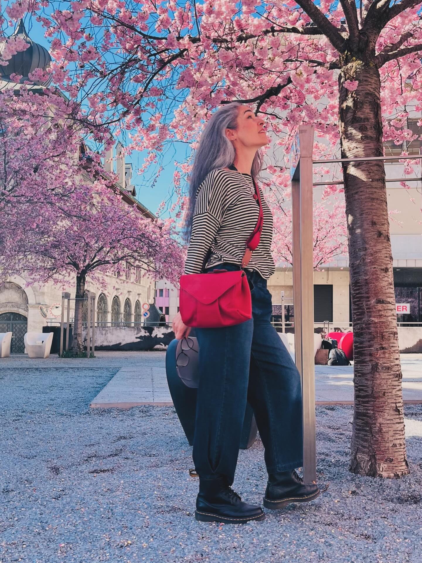 ❤️Sophie ❤️porte un pull @lola.espeleta un pantalon @omer.pret.a.vetir et un sac @paulmarius_officiel
@sophie_berthouzoz
#shopping #sion #valais #newcollection #trend