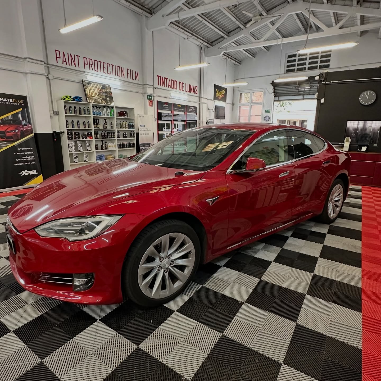 ✅Tintado de lunas FasFilms #teslamodelsplaid Con lámina. Nano GRAFENO Completo
✅Para presupuestos llámanos o pásate por nuestras instalaciones.
FasFilms Windows SL
☎️Tel: 935305676 / 930273937
Whatsapp: 692421786
Calle Caballero 63 cp 08014
#fasfilms #tintadodelunasfasfilms