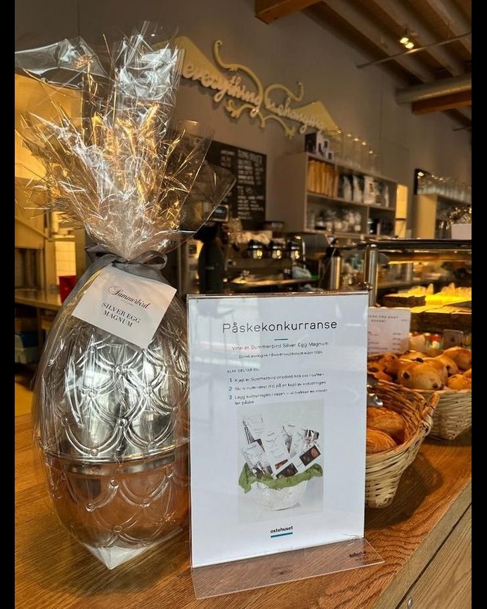 Årets vinner av påskekonkurransen vår er trukket – gratulerer så mye! 🐣
Vi har fortsatt masse godsaker igjen fra Summerbird, og har åpent hver dag i påsken: 9–17 (skjærtorsdag til 2. påskedag).