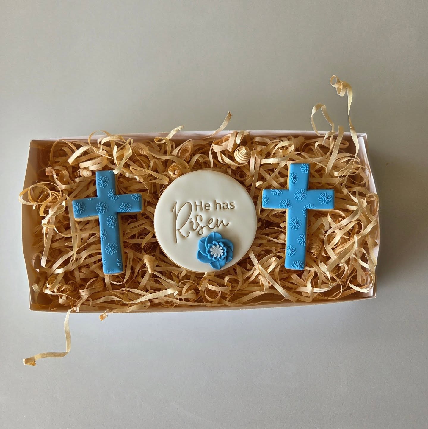 Easter is just around the corner 🐣💛 and I’ve just released my Easter range, including beautifully packaged cookie gift boxes and our super fun (and parent-approved!) Easter Cookie Hunting Packs.✨
Our gift boxes are perfect for thoughtful Easter gifting, featuring handcrafted vanilla sugar cookies, all individually wrapped and presented in a luxe gift box with ribbon and tag—ready to gift.
And for something a little different this year…
Our Cookie Hunting Packs are a fun twist on the classic egg hunt! Each pack includes mini cookies in different colours so each child can hunt for their own set—no mix-ups, no tears, just fun 🙌
✔ Individually wrapped (perfect for indoor & outdoor hunts)
✔ Multiple sizes available
✔ Custom colour options
✔ Our most affordable Easter option for bulk orders
Perfect for families, parties, playgroups, and Easter events 🐰🌸
Shop now via my website 👇
https://www.mareebakes.com.au/easter-1
Limited availability leading up to Easter, so get in early Want me to drop you the link? Pop a 💛 below.
#eastergifts #Easter2026 #VanillaSugarCookies #EasterBasketUpgrade #EasterTreats