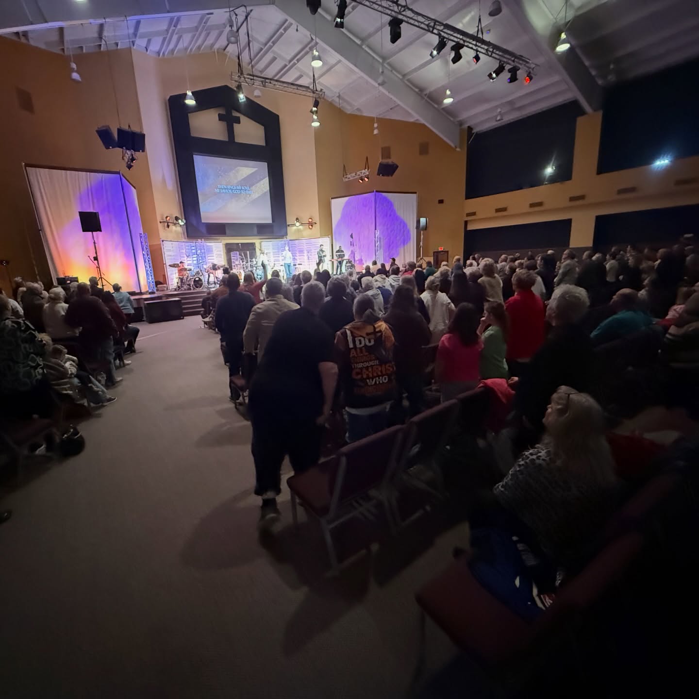 WHAT A NIGHT in Indy! This @jasoncrabbmusic tour is special and we are having a blast! Many more to come 😎😎 See you tomorrow in Louisville! ⛪️🚌