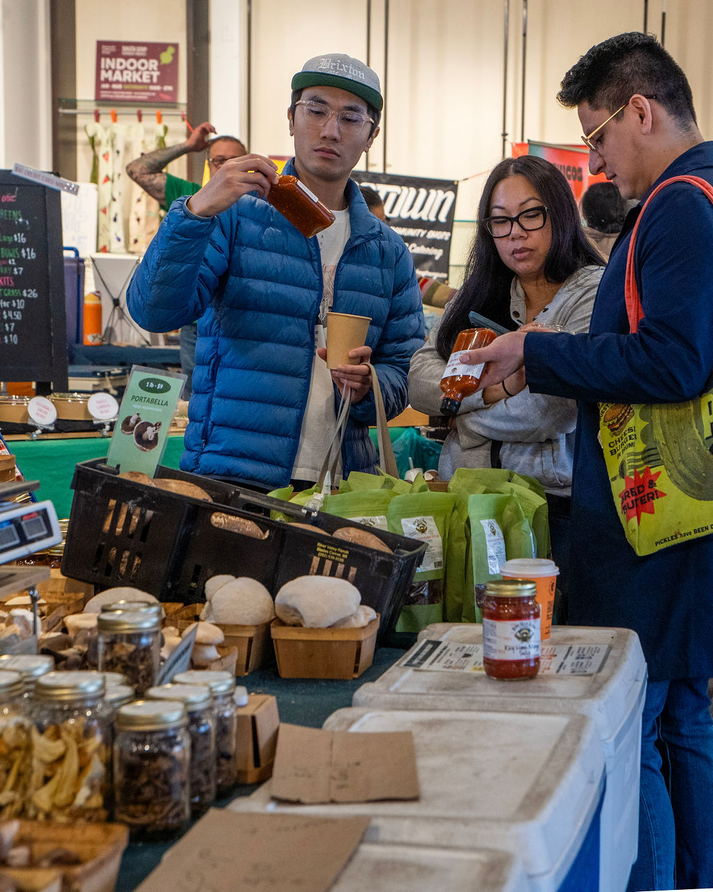 We can't believe it's the last Saturday of our winter indoor market season 🥹
ㅤ
Who's down for one last slow Saturday morning stroll through @rcshops? 🙋
ㅤ
We'll be here from 10am - 2pm with all your favorite farm fresh produce, sweet treats, pantry staples, local products, and more! Don't forget to grab a delicious lunch while you're here!