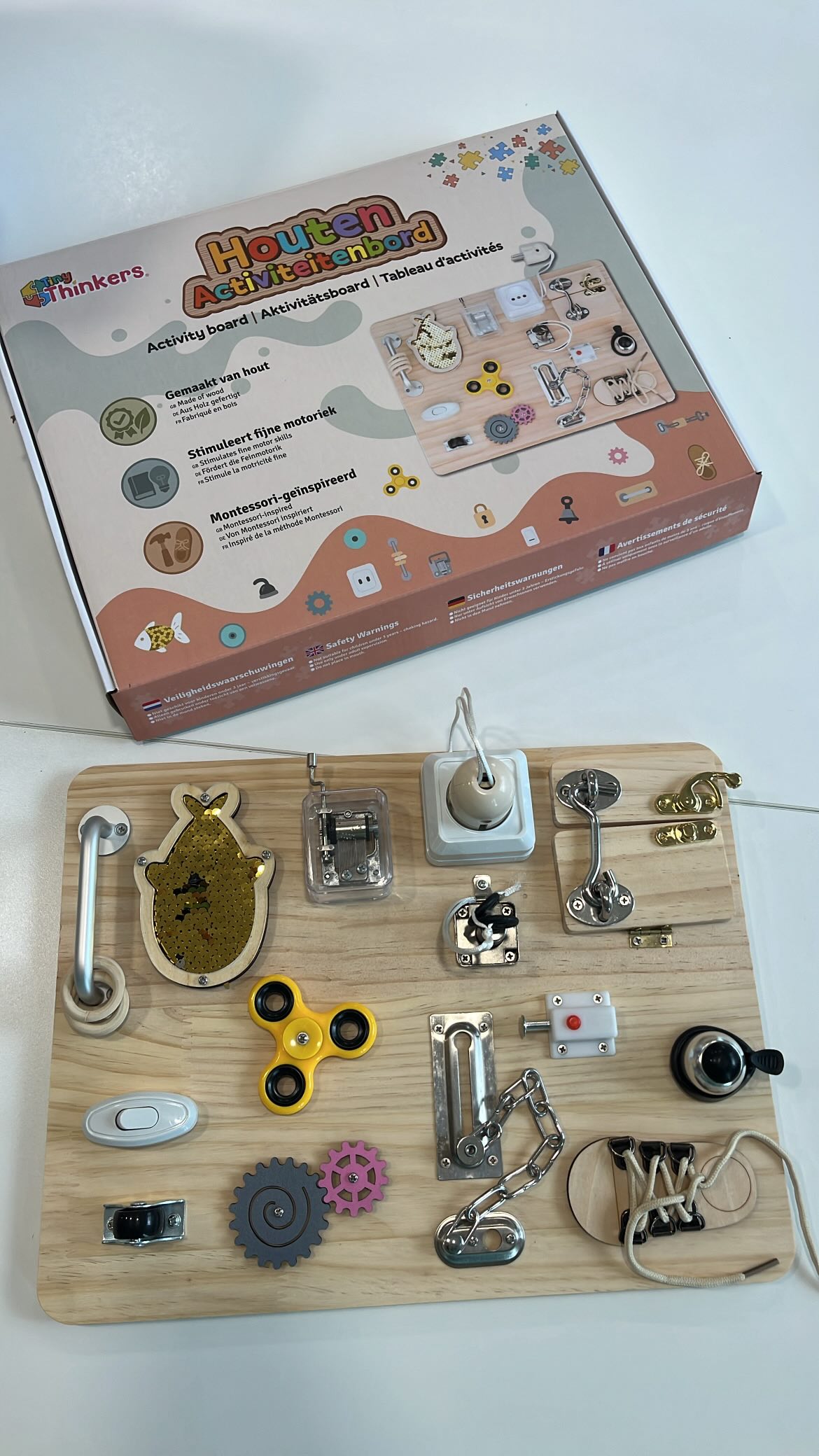 We kregen dit leuke activiteitenbord van @tinythinkers.eu
Tijd om te genieten van een paar auditieve prikkels 👂
Naast dit activiteitenbord kregen we nog een aantal spullen gesponsord van Tiny Thinkers. Hou onze pagina in de gaten om te zien wat!