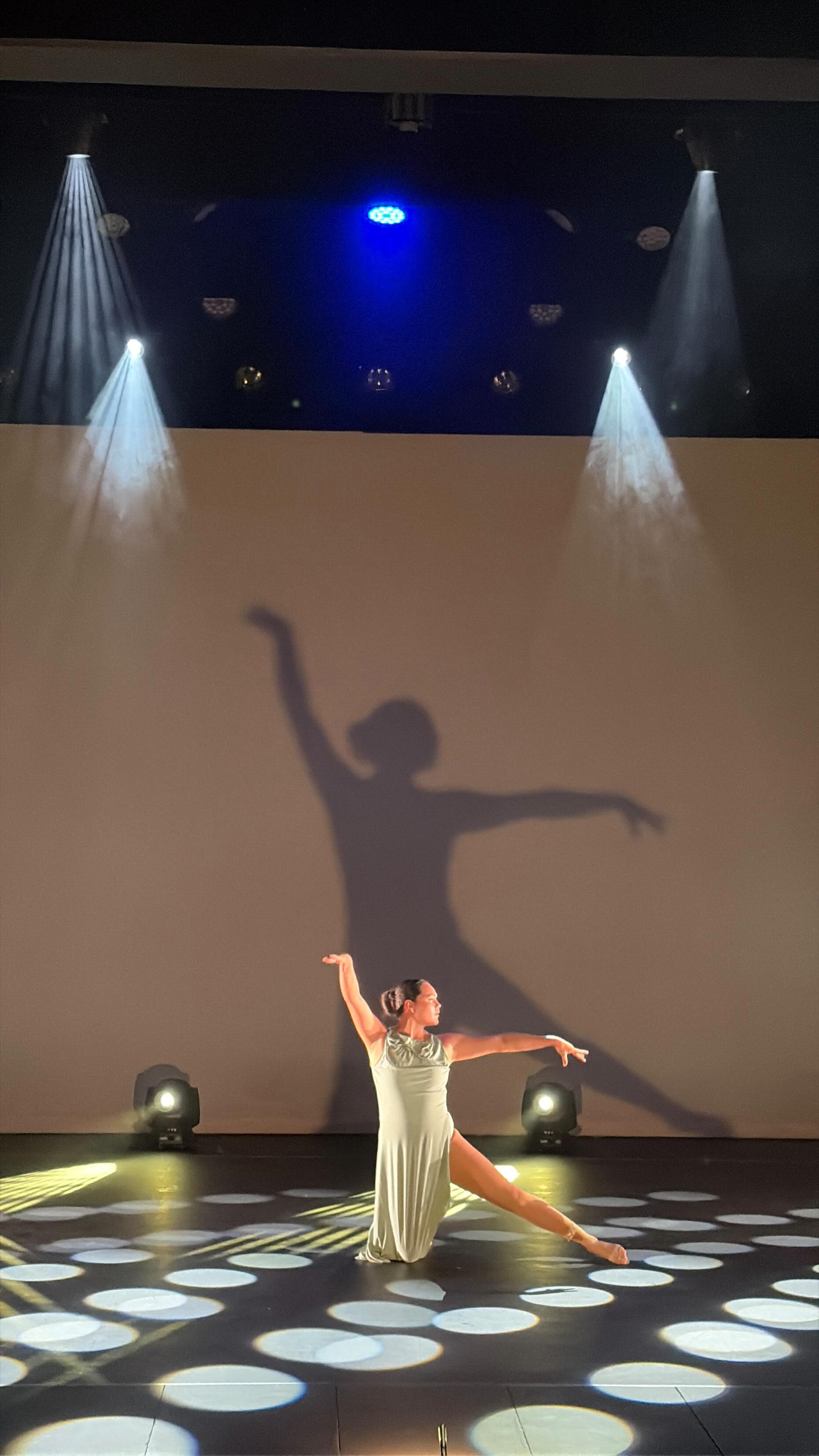 ✨ A breathtaking lyrical moment by
Alani ✨
Set to Eternity by Alex Warren, this piece captures every ounce of emotion, grace, and storytelling.
Choreographed by the incredible Jess Forbes and performed with heart by Alani Stewart, this routine is pure magic from start to finish.
Studio: Stars Performing Arts Academy
Style: Lyrical
Dancer: Alani Stewart
Choreographer: Jess Forbes
#lyrical #stars #griffithnsw #dance beautifuldance fullsong performingarts #australiandancers dancestudio