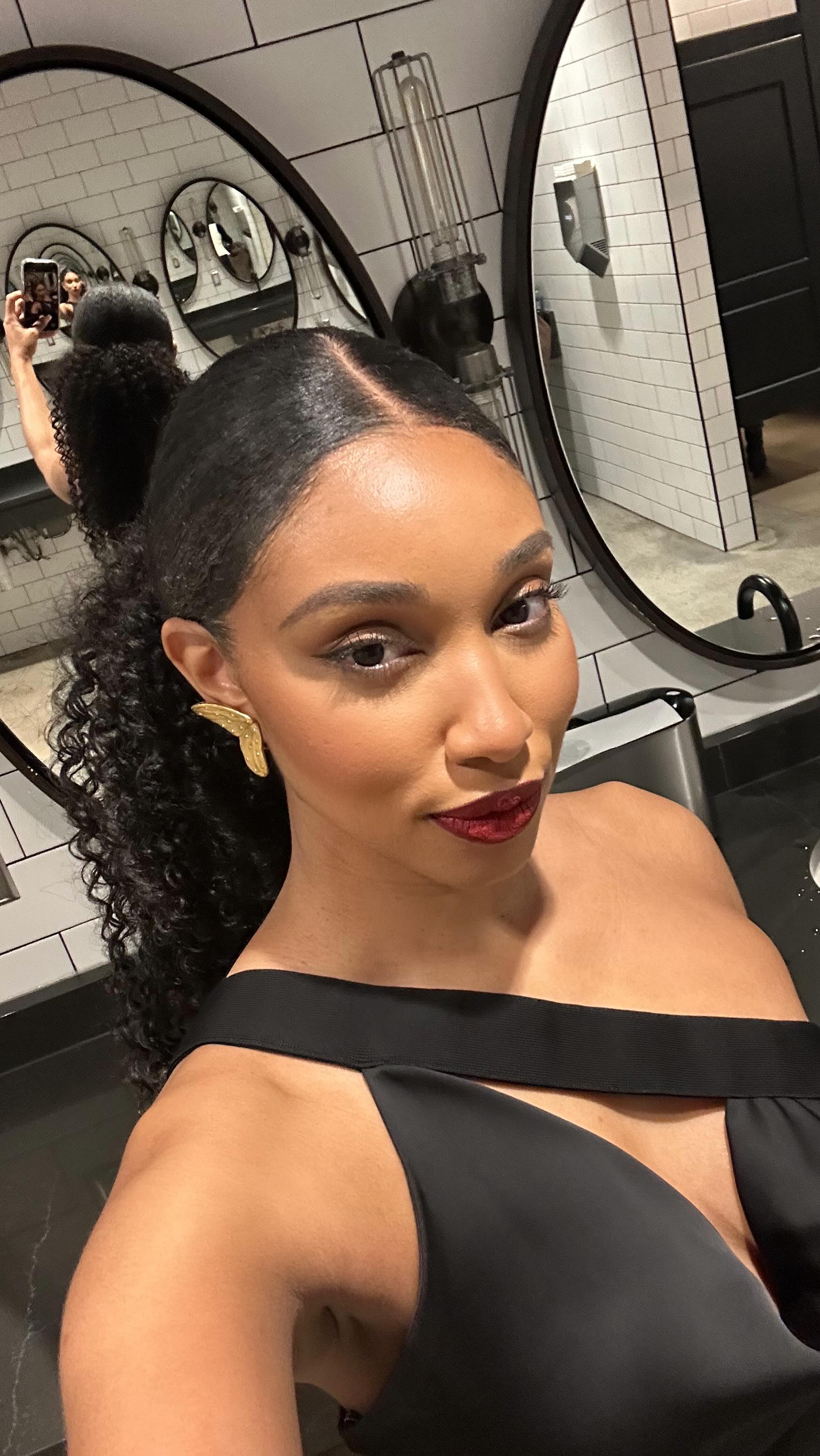 More Feeling Good - Nina Simone 🥰🎹🎶
Sofar Show tomorrow night 4/10! Doors open at 7:30PM. Tickets in my bioooo ☺️ If you miss me Friday, come to Fast Eddie’s on Saturday 4/11 at 4PM ET 🙌🏽
#feelinggood #ninasimone #jazz #coversong #dcevents