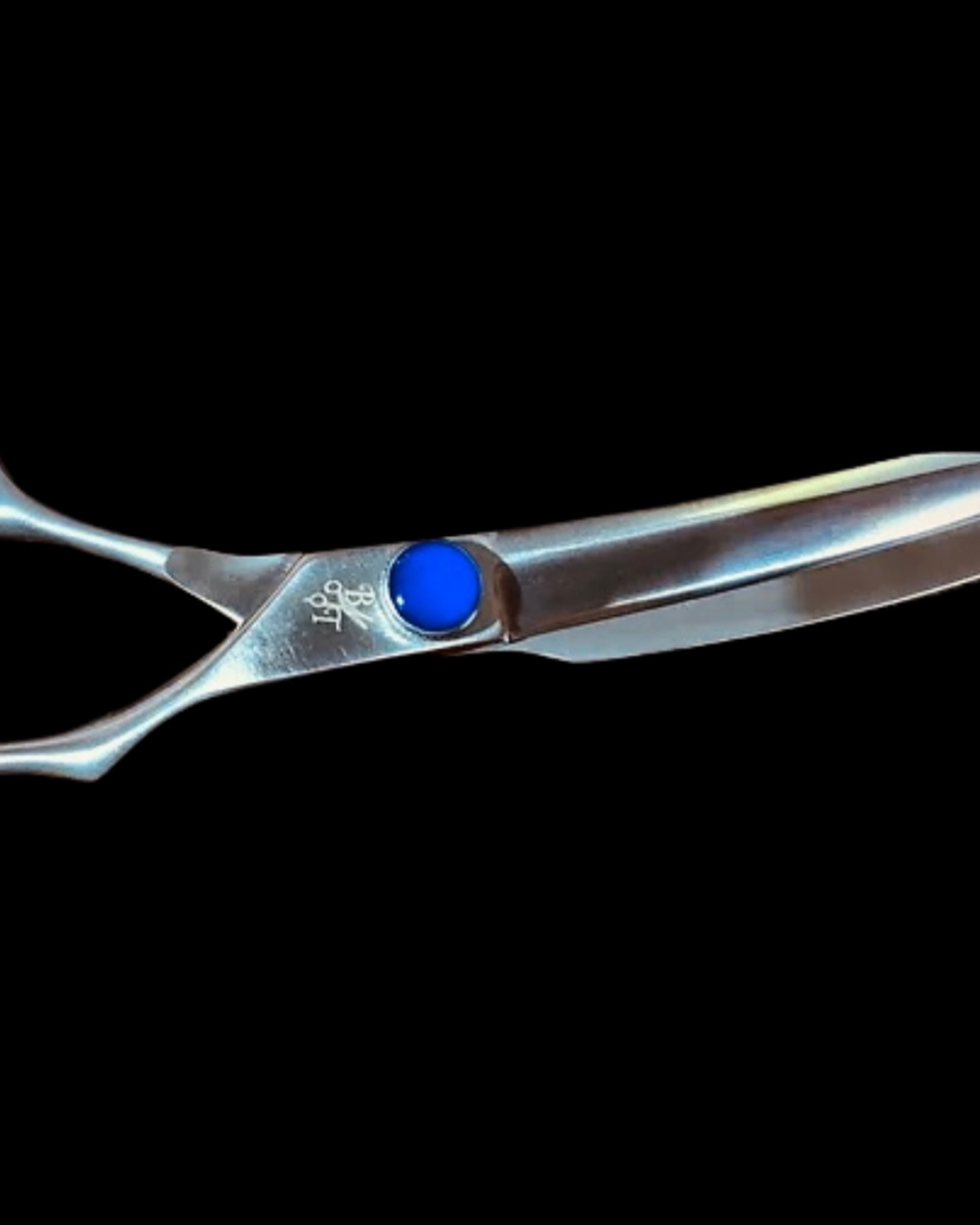 Brushed finish V-10 japanese steel shears are absolutely gorgeous! Just look at this beautiful finish!
#japaneseshears #inspire #hairsalon #love #behindthechair #hairstylist #Excellence #style #vg10 #btshears #fyp