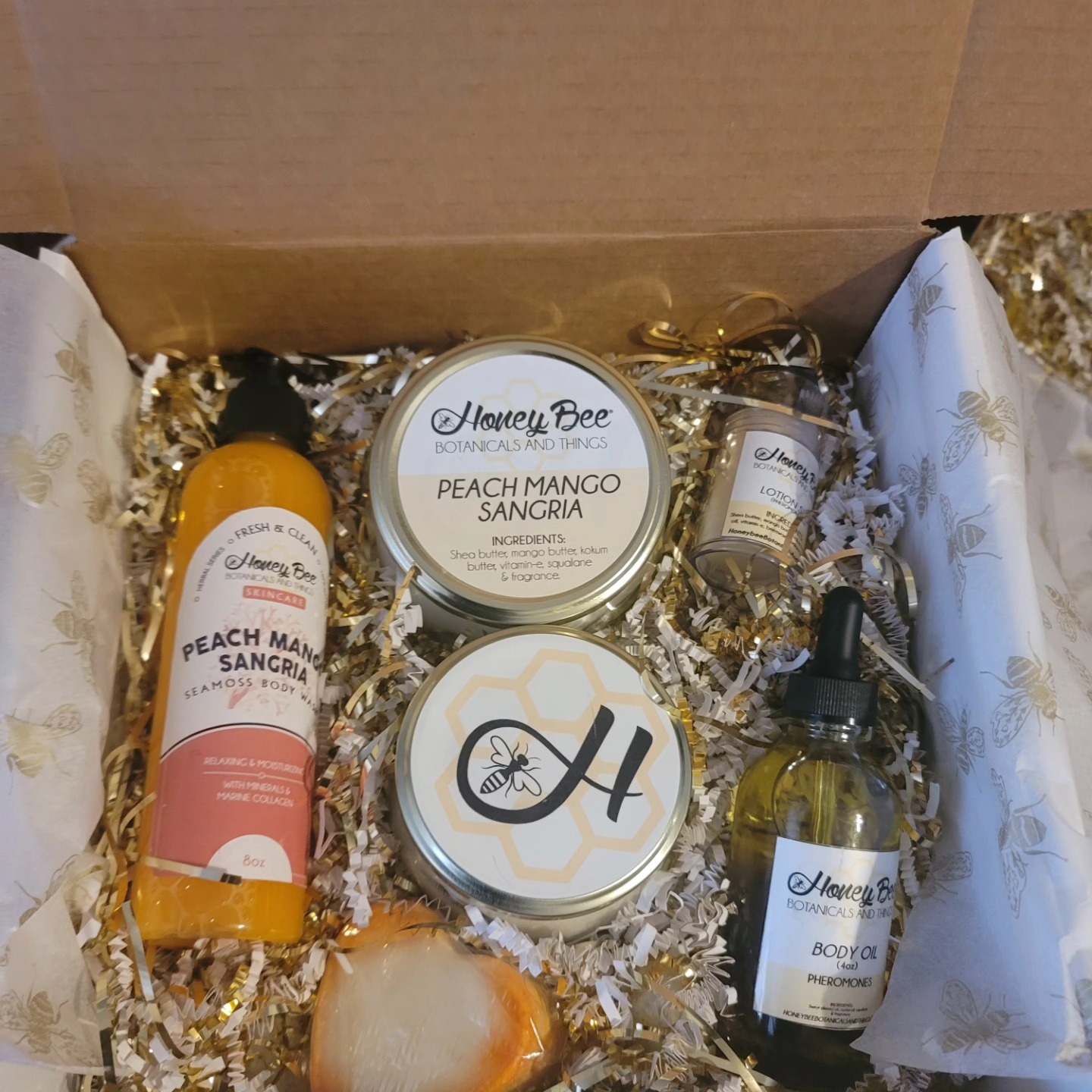 I'm prepping for tomorrow's pop-up. I've prepared these two gift boxes for some lucky people. Lrg box has full-size products, smaller has half size. All my effort to bring you the best.