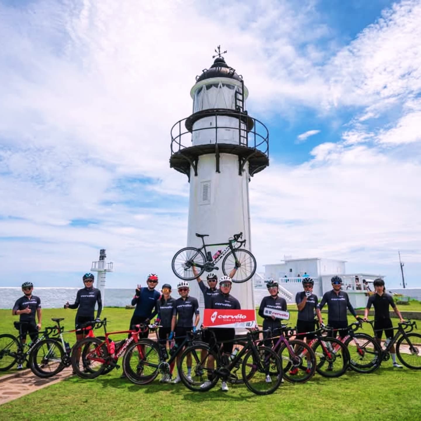 Penghu is beautiful island of Taiwan. Especially when we ride bicycle on the island, we can see different beauties.
Would you want to join us?
Text me
#LetsRideTaiwan
#cervélotaiwanvipclub
#澎湖單車騎樂趣