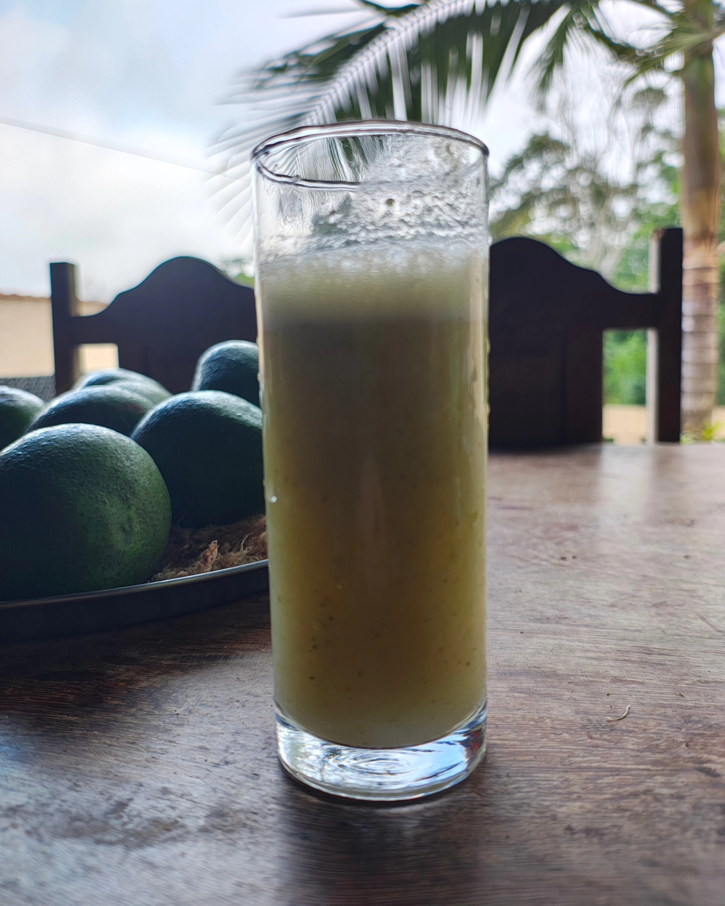Suco de cambuci, 5 frutos dão 2 litros.
Só bater bem no líquido com açúcar e nem precisa coar.
O gostinho é azedo, não é cítrico, e muito aromático.
#cambuci #panc