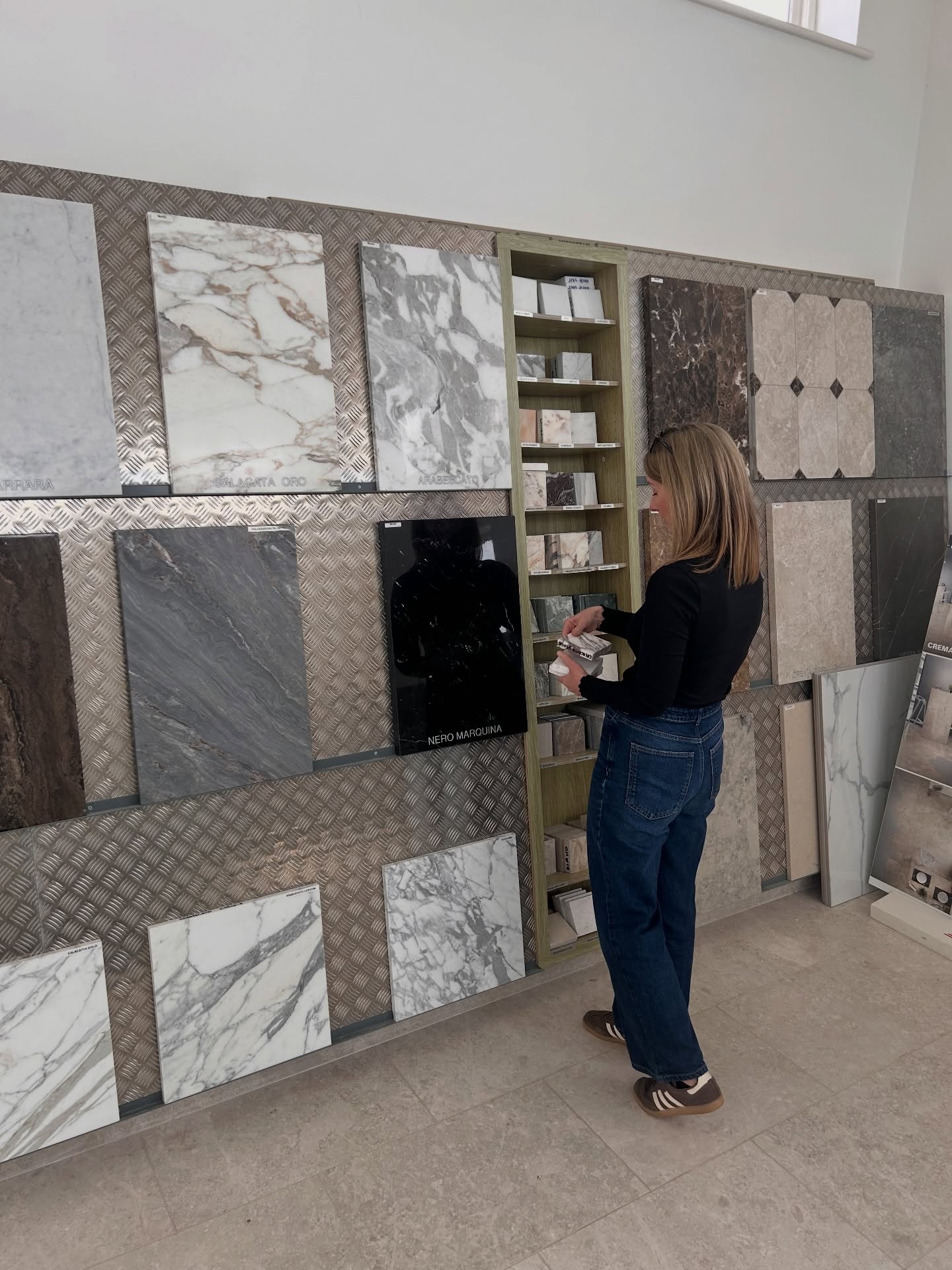 Stone Circle visit 🤍
Utterly obsessed — each piece more beautiful than the last.
Quiet luxury in its purest form 🤎
@stone_circle_uk #Marble #InteriorDesignStudio #LuxuryInteriors #InteriorDesignUK #QuietLuxury
High End Interiors | Material | Marble Selection | Stone Sourcing | Design | Arabescato | Material Palette | QuietLuxury | Timeless Design | Design Details | Luxury Materials