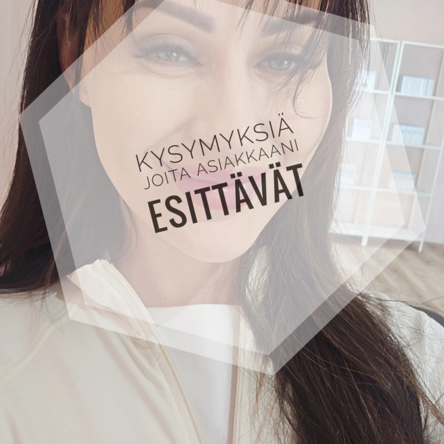 Kysymyksiä, joihin vastaan usein: 😃
✅️Olin ensin kosmetologi. 16 vuotta sitten lähdin opiskelemaan kauneudenhoitoalaa ja olen tehnyt töitä monipuolisesti alalla siitä saakka. Myöhemmin valmistuin sairaanhoitajaksi ja olen tehnyt esteettisiä hoitoja n. 6 vuotta.
✅️Minulla on kaksi lasta. 4- ja 16-vuotiaat pojat.
✅️Teen itselleni Sylfirmx + eksosomihoitoa ja botoxia. Näistä en luopuisi. Toki silloin tällöin jotain muutakin, kuten Profhiloa.
✅️Olen 37-vuotias.
✅️Olen 100% suomalainen. Tätä kysytään usein, koska en näytä kuulema suomalaiselta. 😃 Olen Suomen Kuopiosta kotoisin ja hoidan asiakkaitani savolaisella lempeydellä. 😍