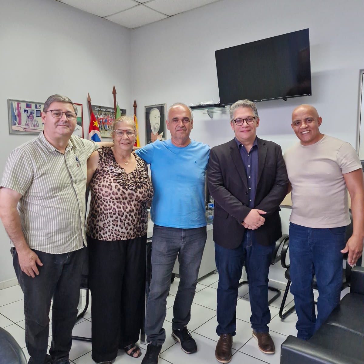 Estivemos reunidos no gabinete do Vereador Silvano, ao lado de André Almeida, Dr. Adriano Renno e Heitor Berenger para definir as diretrizes do Plano de Trabalho 2026 para o Instituto Ibrapper.
Parceria e união estratégica para um 2026 de grandes realizações.”