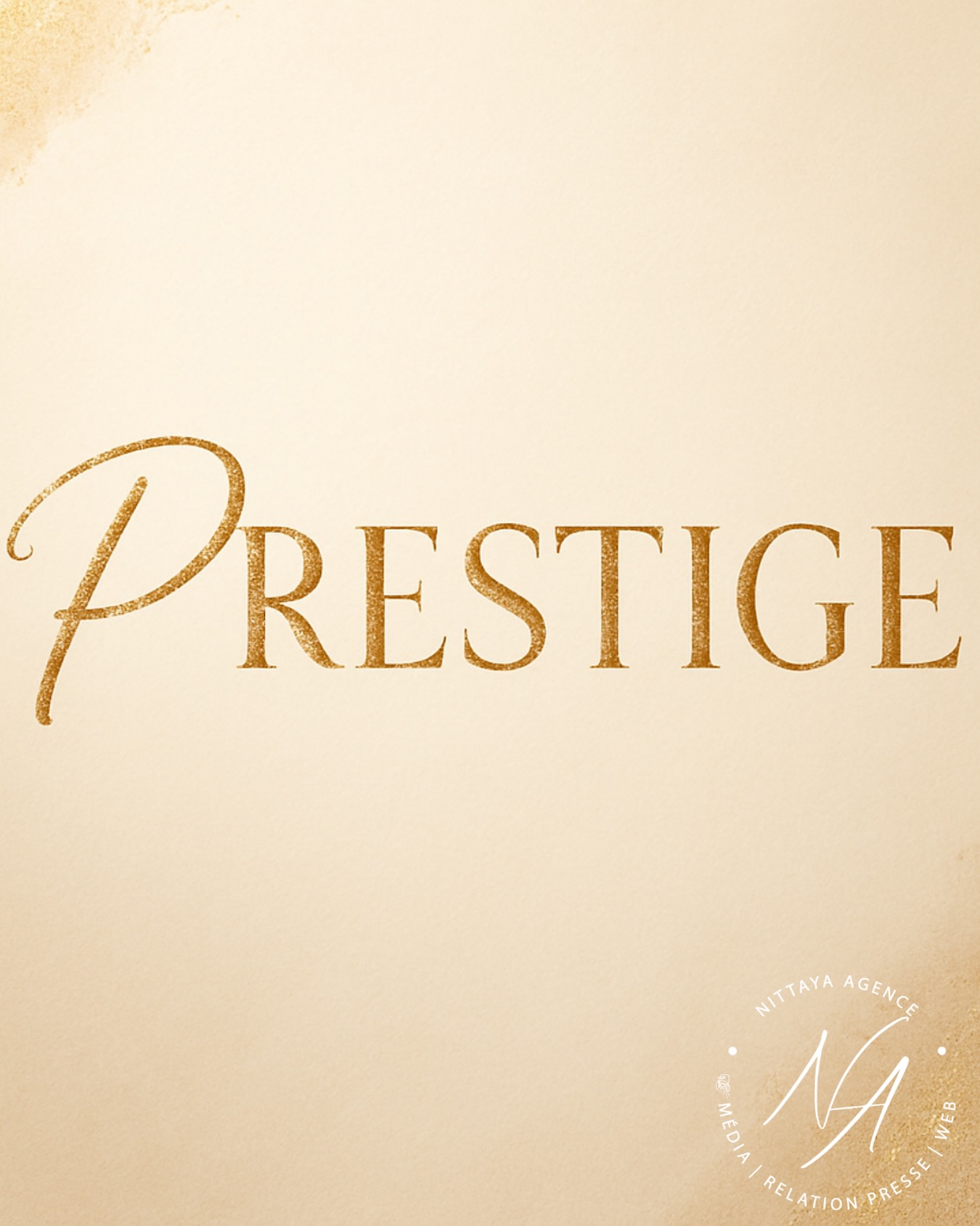 Le prestige est devenu un costume. Certains le portent très bien. D’autres l’empruntent.
J’ai grandi dans des environnements où le prestige était partout…
Adresses, fonctions, protocoles, titres. Un père diplomate, ancien militaire. Une enfance à l’étranger. Des codes, très tôt.
Puis plus tard, au cœur même des institutions, comme secrétaire particulière de Claudie Haigneré aux affaires européennes.
J’ai vu de près ce que beaucoup fantasment de loin.
Et ce que j’ai compris, assez vite, c’est que tout ce qui impressionne n’est pas forcément puissant.
On peut avoir un titre sans jamais décider.
Une fonction sans jamais incarner.
Une place sans jamais être à sa place.
Le prestige n’est pas dans ce qui se montre. Il est dans ce qui se tient.
Dans la capacité à assumer une position, à prendre des décisions, à porter une vision, même quand elle dérange.
Aujourd’hui, j’évolue dans d’autres sphères, moins institutionnelles. Mais les mécaniques restent les mêmes. Beaucoup de façades. Peu de fond.
Le vrai prestige est silencieux. Il ne cherche pas à convaincre. Il se reconnaît.
Tout le monde peut paraître. Peu de gens incarnent.
Nittaya, un point c’est tout.