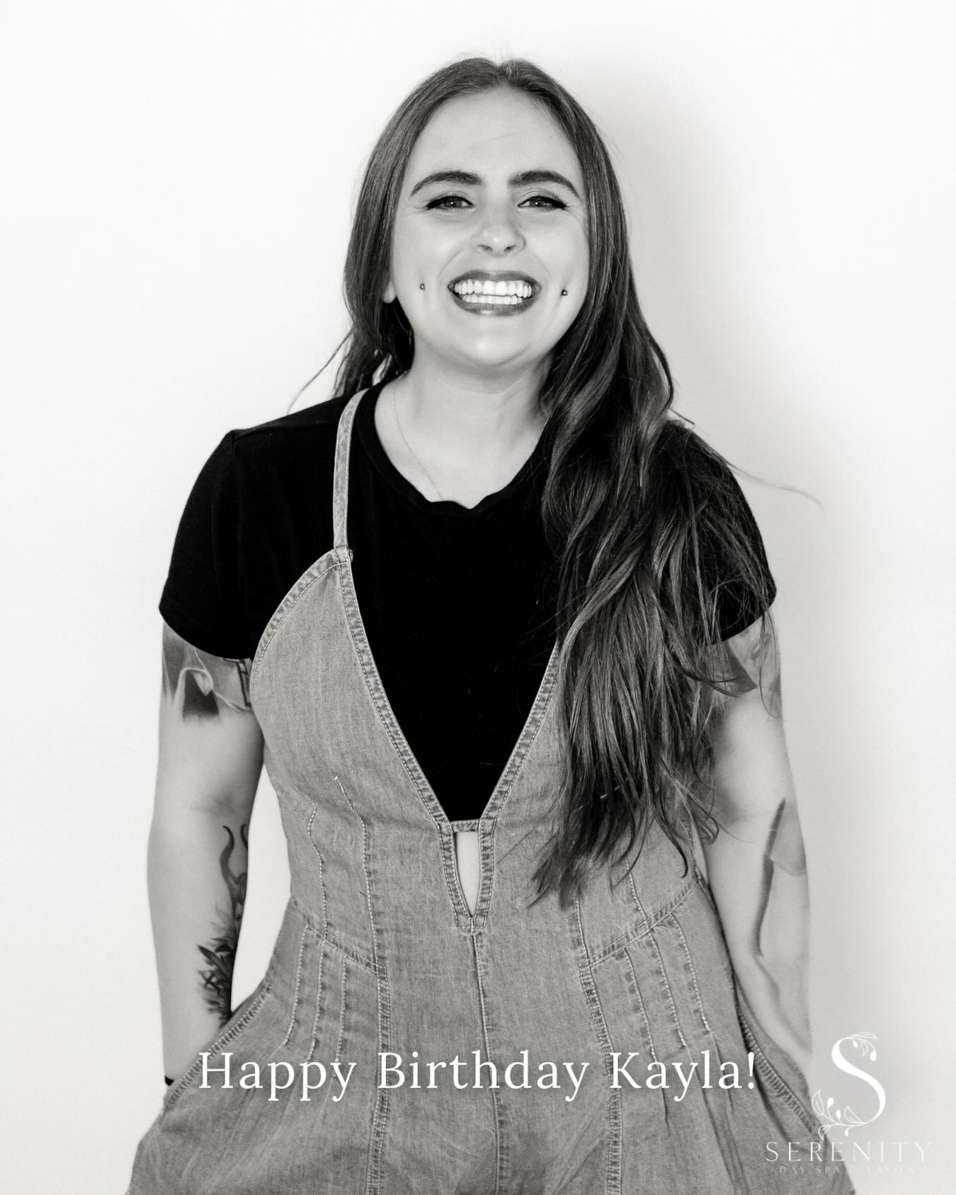 Happy Birthday, Dimples! 🎉
You have quickly become such an important part of Serenity! From Vish to Bare minerals, from Ms. Fix It moments to block and vivid colors, and now Genius Weft extensions, you truly can do it all! And you do it with a positive attitude that reflects the heart of our Serenity culture. 💚
We are so grateful for you and so glad you and your sweet family are part of the Serenity family! 🥳
Everyone help us wish Kayla a happy birthday and book with her this week! Call 870.234.4000 or visit Sdsmagnolia.com to book online!