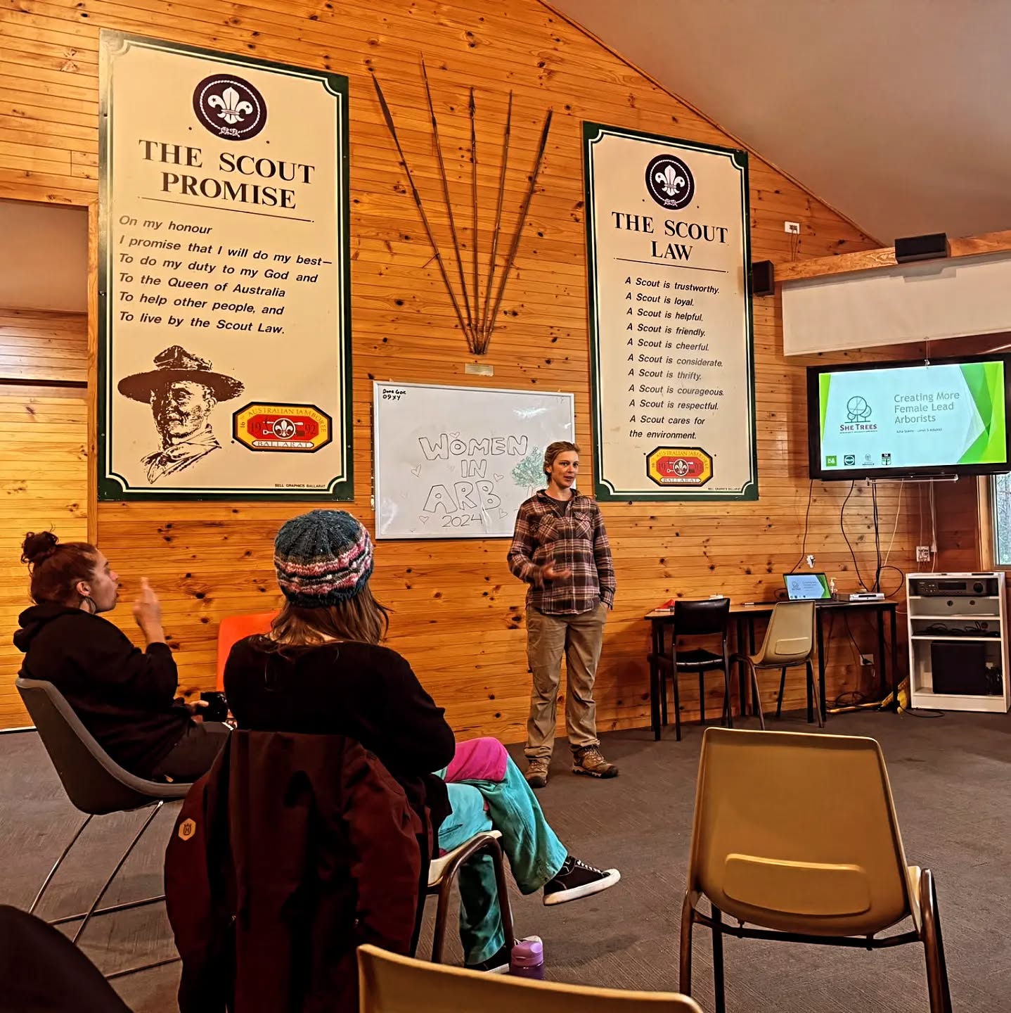 Had a fantastic weekend down in Ballarat with the @victorian_tree_industry_org Women in Arboriculture weekend! Lots of tree climbing for all the newbies, a great mini comp for the ladies with more experience and the vibe was just 👌🏼☺️🌳! Thank you for having me for my talk on "How to create more Female Lead Arborists" and well done alllll the volunteers, great job! 👏🏼👏🏼👏🏼 @the_splice_witch @majarblasch @climber.jess.hamer and many more!
