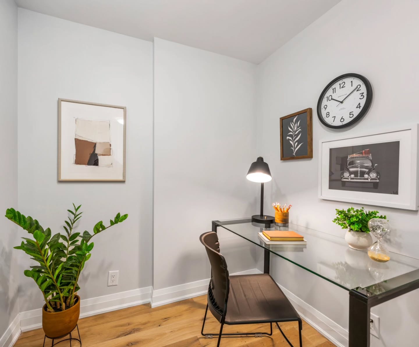 We gave this office an organic, neutral vibe. Staged and sold!! #officedecor #stagedandsold #vaughanrealestate #livingnorthtoronto #organicoffice