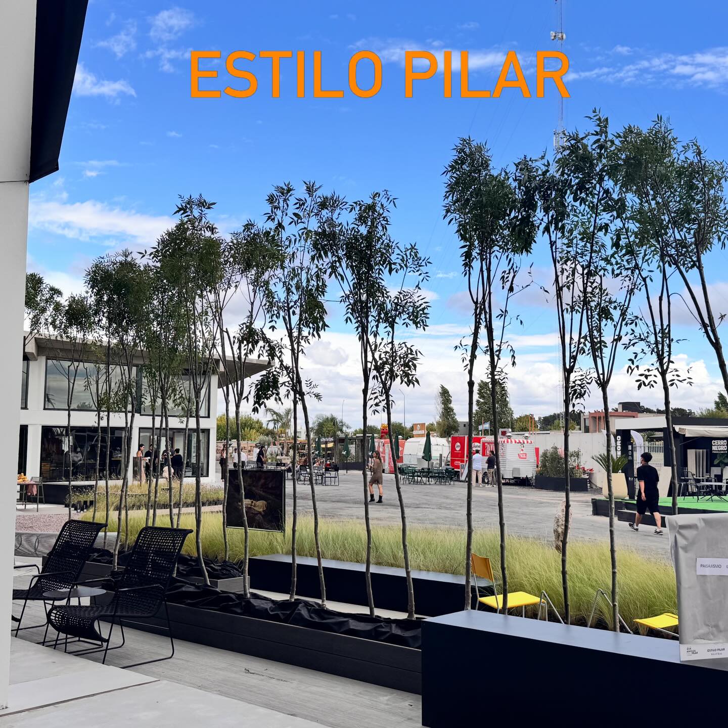 Una vuelta por Estilo Pilar en Cardinal Shopping en exclusiva por los stand mas innovadores en esta pasarela del arte, diseño y arquitectura.
Se trata de la edición aniversario número 20, bajo el concepto Boutique, una idea curatorial que propone volver a la esencia de las exposiciones de diseño: espacios cuidados, coherentes y cercanos, con foco en propuestas reales y habitables con mucho arte para recorrer.
Un emprendimiento del Grupo Loraschi – Batallaque en asociacion con Amigos del Pilar.
Abierto al público hasta el 4 de abril en Cardinal Shopping - Domingo Prat 3426, Pilar del Este. @estilopilar @laila.huber @quasarcomunicacion @dara_disenadores_de_interiores @juanfernandezarte @caro_hughes_photo @clarafrers @violetacianci.deco @claycornerceramica @evelina.artesana @bytaniao @macogarcia.arte @inesmaldonado.arte @luciafornieles.arte @juanpabloarias.artista @fluir.arte.madera @miradorporelmundo #estilopilar #arteydecoracion #decoracion Una vuelta por Estilo Pilar en Cardinal Shopping en exclusiva por los stand mas innovadores en esta pasarela del arte, diseño y arquitectura.
Se trata de la edición aniversario número 20, bajo el concepto Boutique, una idea curatorial que propone volver a la esencia de las exposiciones de diseño: espacios cuidados, coherentes y cercanos, con foco en propuestas reales y habitables con mucho arte para recorrer.
Un emprendimiento del Grupo Loraschi – Batallaque en asociacion con Amigos del Pilar.
Abierto al público hasta el 4 de abril en Cardinal Shopping - Domingo Prat 3426, Pilar del Este. @estilopilar @laila.huber @quasarcomunicacion @dara_disenadores_de_interiores @juanfernandezarte @caro_hughes_photo @clarafrers @violetacianci.deco @claycornerceramica @evelina.artesana @bytaniao @macogarcia.arte @inesmaldonado.arte @luciafornieles.arte @juanpabloarias.artista @fluir.arte.madera @miradorporelmundo #estilopilar #arteydecoracion #decoracion