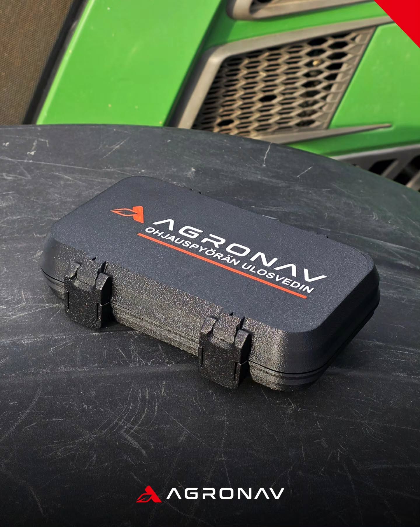 Uutta EFIX-automaattiohjauksen tilaajille ja itse asentaville! 🚜✨
Yli sadan EFIX automaattiohjausasennuksen kokemuksella tiedämme, että alkuperäisen ohjauspyörän irrotus voi joskus olla todellinen työmaa. Tavallista ulosvedintä käytettäessä lopputuloksena on usein vain rikkoontunut ratti tai vasaroidessa lyttääntynyt rattiakselin pää. Päätimme tehdä tästä helpompaa!
Olemme suunnitelleet yksinkertaisen, mutta erittäin tehokkaan AGRONAV-ohjauspyörän ulosvetimen. Sillä ohjauspyörä vedetään irti suoraan navasta, jolloin se pysyy taatusti ehjänä.
✅️ Sopivuus: Useissa traktoreissa (kuten Valtra ja CNH) on jo valmiina ulosvetimeemme sopivat kierteet. Jos kierteitä ei ole, ei hätää – pakettiin sisältyvät työkalut, joilla ne voi tehdä itse jälkikäteen.
✅️ Automaattisesti matkaan: Pakkaamme ulosvetimen mukaan automaattiohjauspakettiin aina, kun tiedämme, että kyseisen konemallin ratti istuu akselillaan tyypillisesti tiukassa.
✅️ Fiksu lainasysteemi: Kun olet saanut asennuksen valmiiksi, ulosvedin palautetaan, jotta se pääsee jatkamaan matkaansa auttamaan seuraavaa asiakasta.
Tee asennuksesta sujuvampaa ja pidä koneesi ehjänä! Laita viestiä, niin katsotaan sinunkin traktoriisi sopiva EFIX-paketti kuntoon vielä tälle keväälle. 🤝
#efixag #agronav #täsmäviljely #automaattiohjaus #asennus