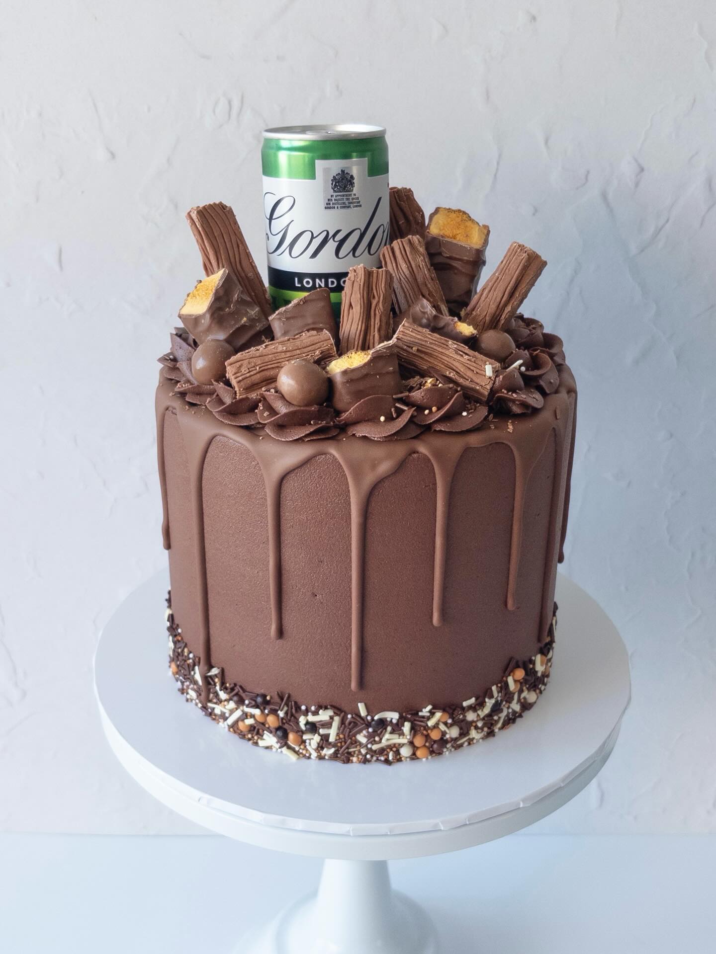 The weekend of chocolate consumption is nearly upon us!
#chocolatedripcake #chocolateoverloadcake #chocolatedripcakes #cakesharrogate #harrogatecakemaker