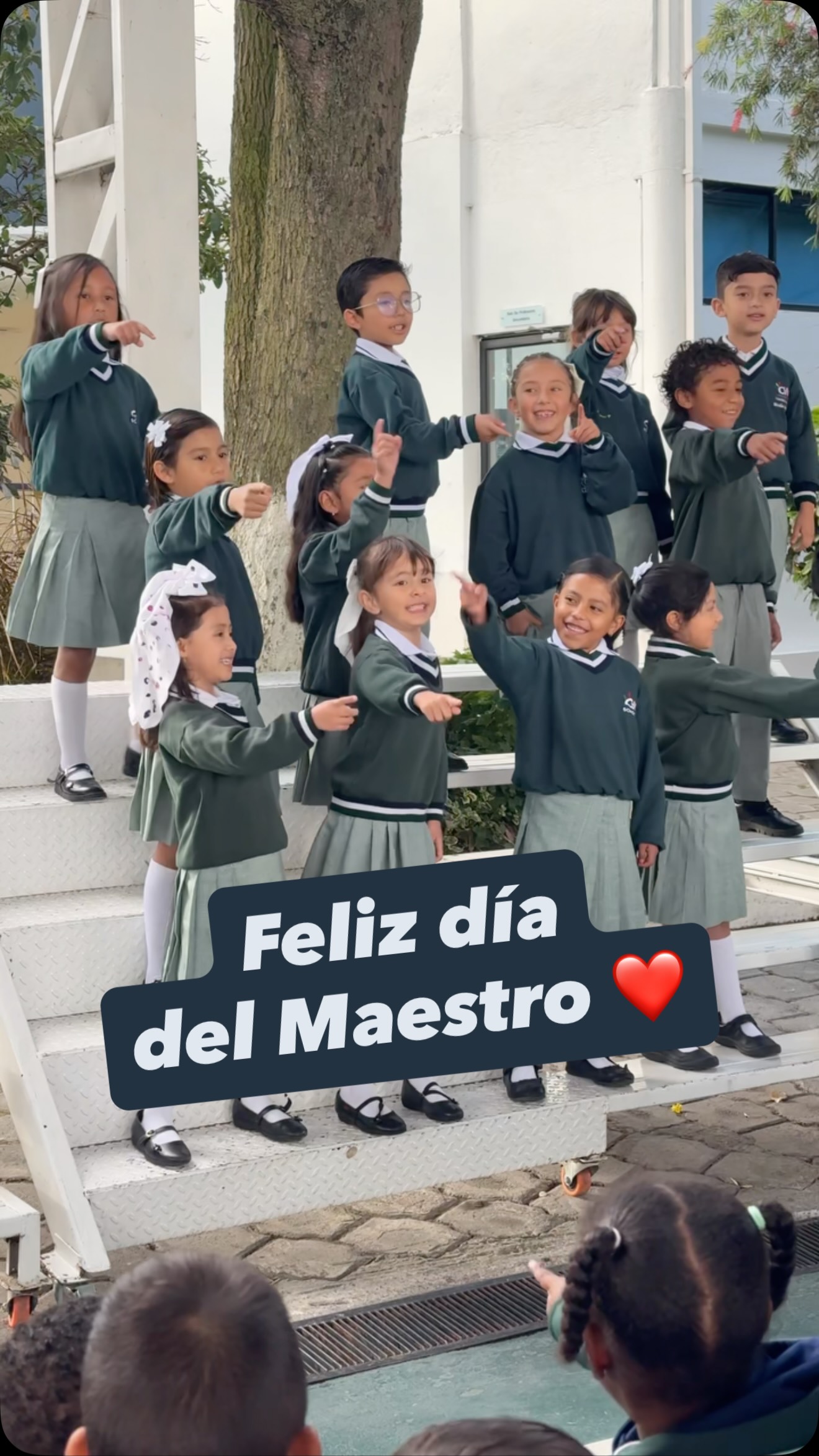 Un hermoso homenaje por parte de los pequeños del CW! 👏👏 Feliz Día del Maestro ❤️
#diadelmaestro #escuela #colegio #cumbaya #tumbaco