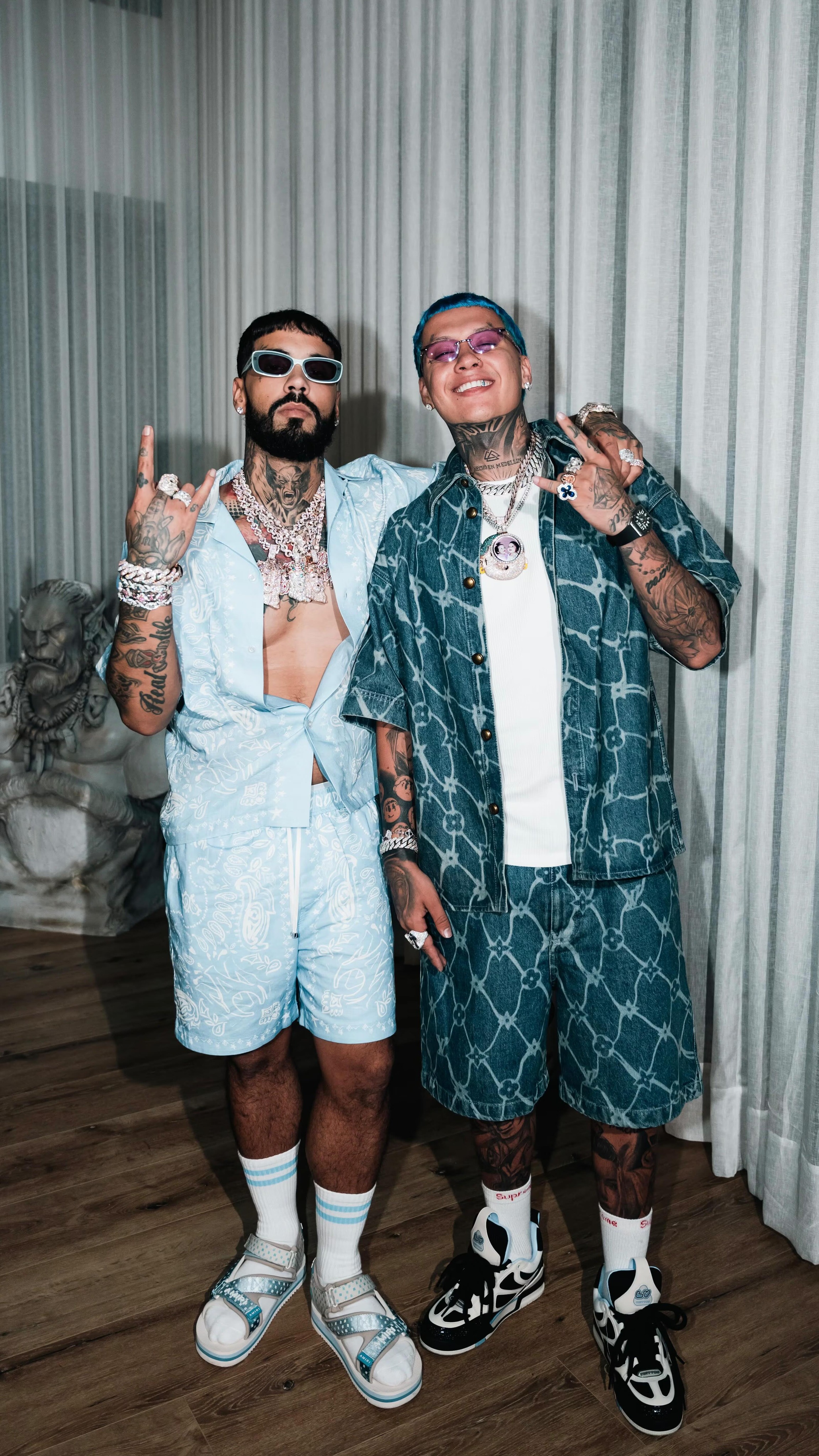 @anuel llega de sorpresa como invitado especial al concierto de @blessd en Medellín 💙🇨🇴