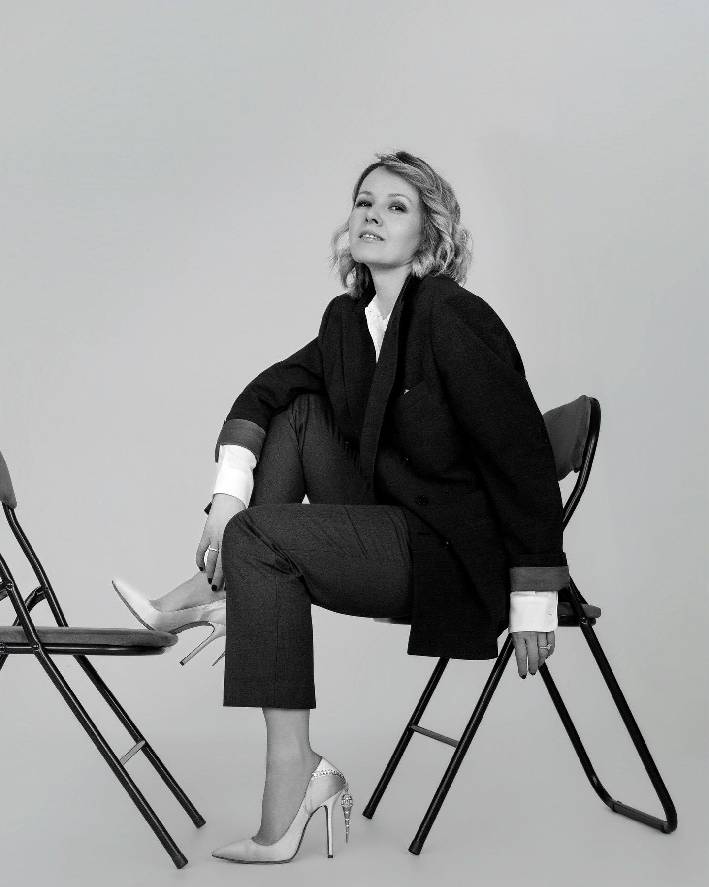 When I grow up… or simply — happy birthday to me 🤍
37. Wow.
They say we’re meant to feel uneasy about getting older, but honestly… I don’t think I’ve ever felt more at home in myself. I’m only just beginning to truly discover who I am — and I’m learning to enjoy that process. Some people find themselves earlier, and that’s beautiful too.
For me, it took 3 children, 13 years of marriage, and a lot of life in between to feel stronger, calmer, and more confident than ever.
In Russia, we make heartfelt wishes on birthdays. So today, I’m making one for myself:
to be less fearful,
to trust myself more,
and to keep becoming who I’m meant to be.
I’m sending this wish out into the universe ✨
And on my birthday, I wish the same for you —
to find balance,
to notice the beauty in everyday life,
and to feel at peace with who you are.
With love,
Nadya 💛
#BirthdayReflections #PortraitPhotography #WomenInPhotography #SelfDiscovery #StudioPortrait