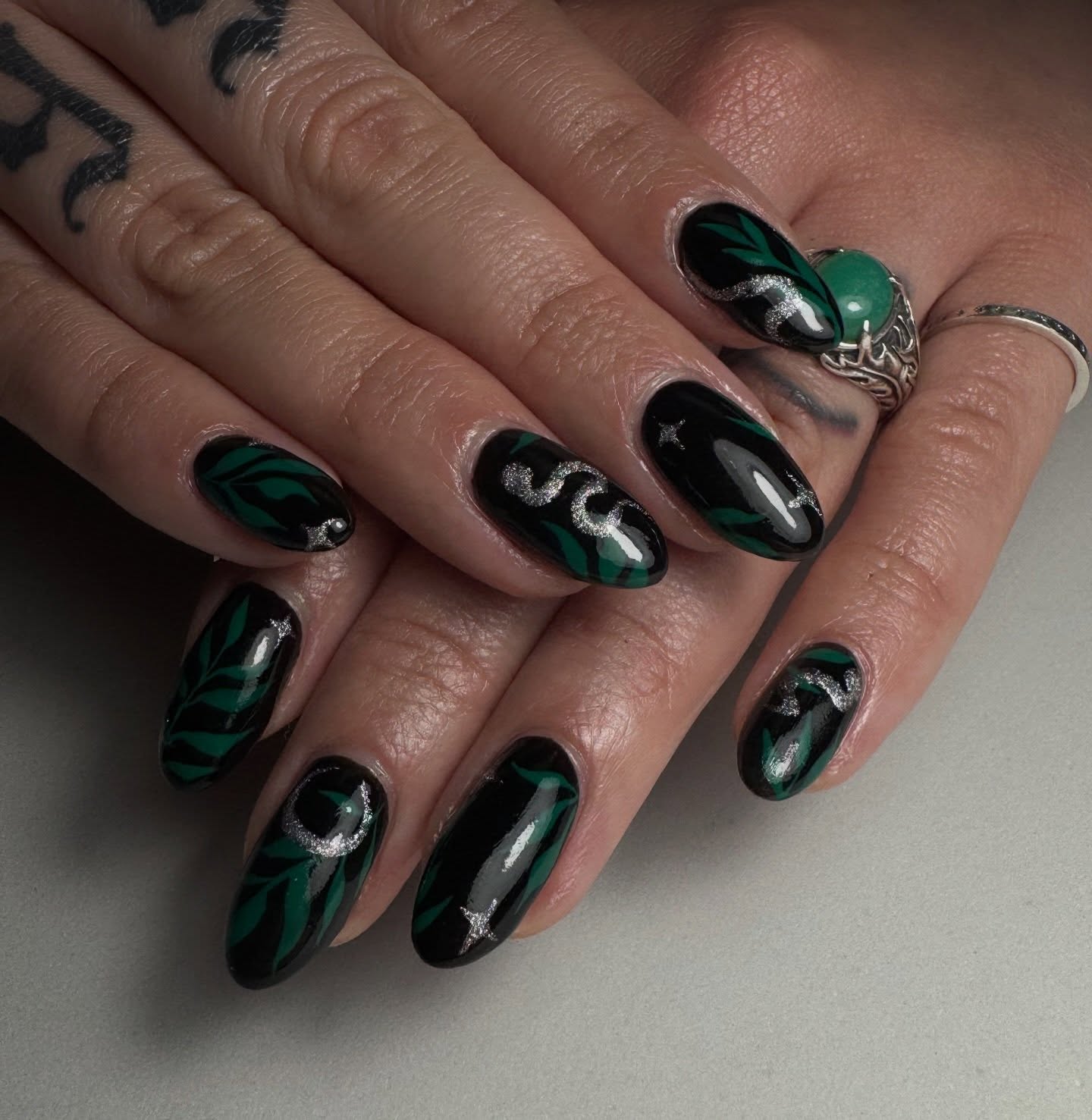 Witchy leaves n sparkly deets. Yasyasyassss #nailart #handpainted #nailvira