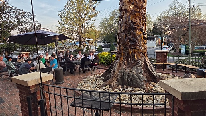 Patio vibes + small bites + cocktails = the recipe for a good weekend at DŌZO. Come dine with us and snag a patio seat for a round (or two) before/after dinner!
Dinner service kicks off at 5PM—get here early for first-come, first-served patio seating. Find yourself on the waitlist for an inside table? Start your feast right outside while you wait. Don’t want a time limit on your meal? Al fresco dining is the move. ✨
🎶 Bonus: We’ve got DJ @sk8r.g8r spinning tunes tonight from 6-9PM to set the vibes outside.
🕰️ Dinner hours:
Tuesday-Saturday 5-10pm
#alfrescodining #cltfood #cltnc #patiogarden