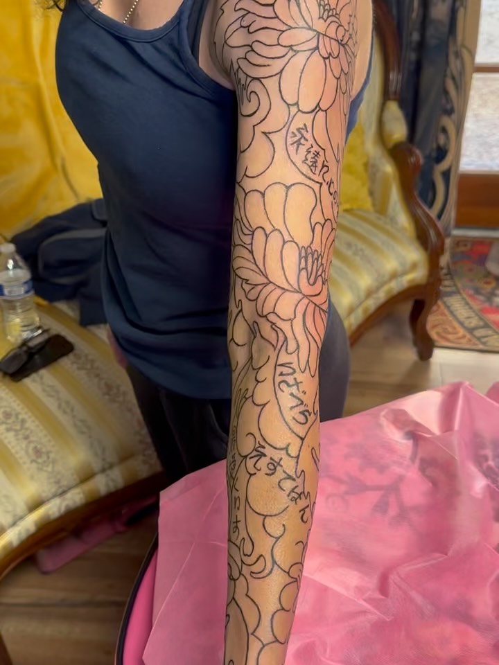 When getting a sleeve tattoo- the amount of time it takes can be difficult to predict. I always understand wanting to know so you can plan, but larger pieces will vary in time by style, subject, color, skin, age, ect. A smaller person’s sleeve may take less time- an older person’s tattoo may take more time- shorter sessions, less trauma on the skin. Just know that I do not waste your time. My goal is to give you something you will love forever- and those who know me know I take what I do seriously. 🫶🦋
*linework, finished fresh, healed
Have a great day!
#tattoos #tattoosleeve #tattoostyle #tattooedwomen #tucsonaz🌵