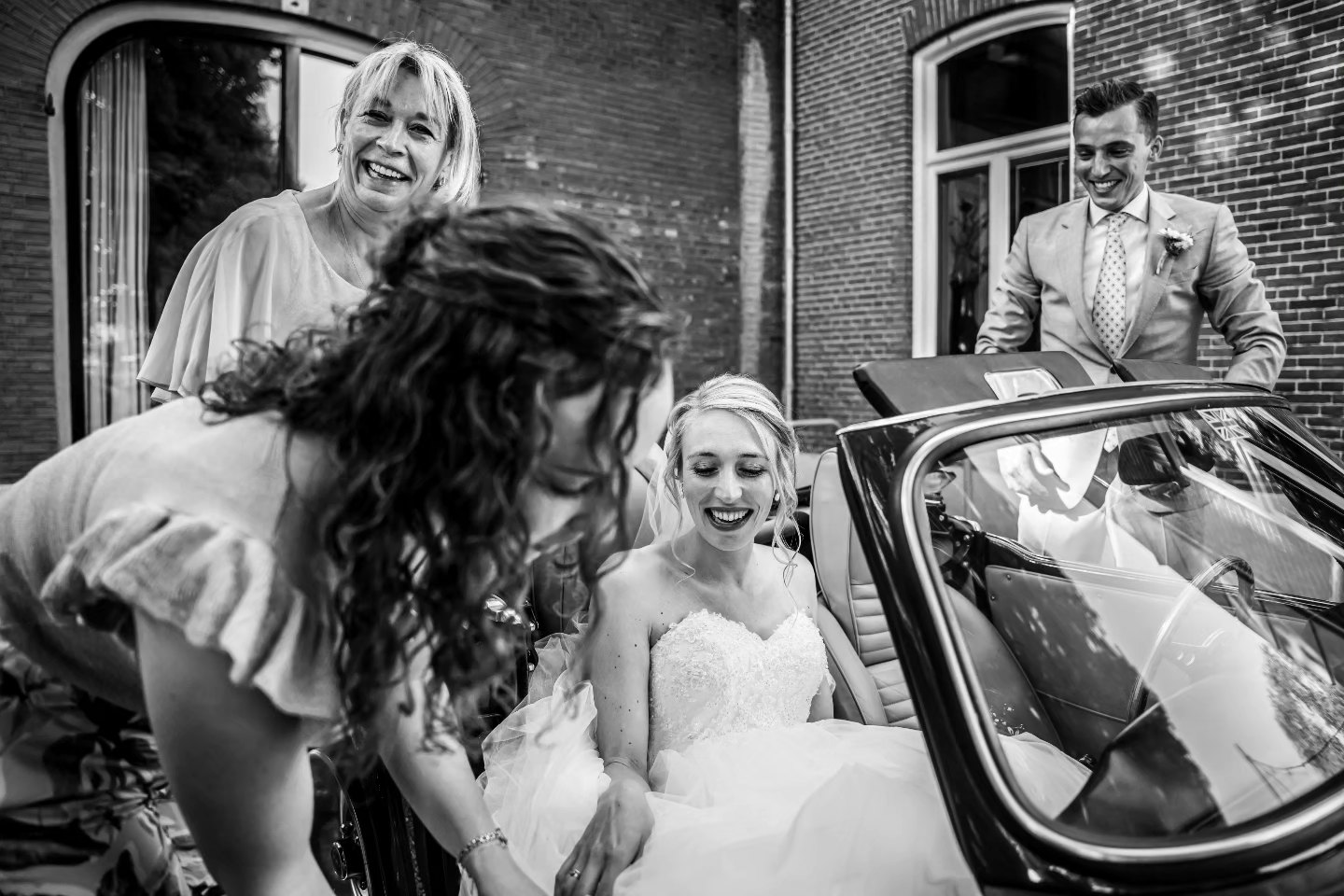 En ook deze geweldige dag is alweer één jaar geleden! β₯οΈ
#verloofd #trouwenin2024 #1jaargetrouwd #trouweninnederland #trouweninzuidholland #trouwenindelft #trouwfotografie #weddingphotography #weddingphotographer #trouwfotograaf #wijgaantrouwen #trouwfotos