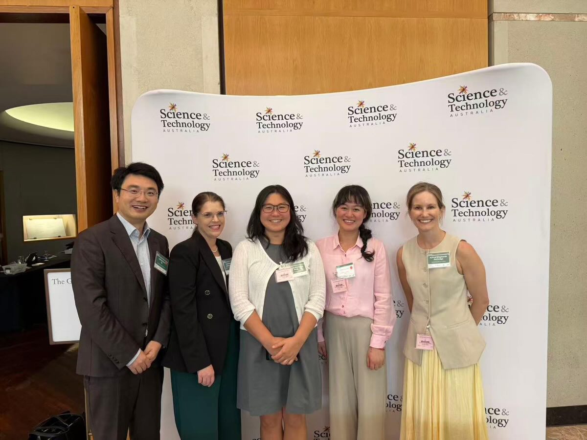 Science Meets Parliament by @science_aus this week was a great opportunity to step back and think about the bigger systems shaping the research we do
Day 1️⃣ : A standout for me was Dr Steve Hatfield-Dodds’ challenge to move beyond siloed solutions. His Mekong River Delta example showed how well-intentioned actions can create bigger problems when they are not connected. The key question: how do we secure a resilient future for communities? A good reminder that our work across health, environment and society needs to be more connected
This carried through to the panel with Dr Robert Cooley and Prof Adriana Vergés on truth-telling and building meaningful relationships with First Nations communities. Their work with the Indigenous @gamayrangers on seagrass restoration was a powerful example of this in practice (and the importance of connecting over a good meal!). It aligns with how we are thinking about @hphf.coalition
Day 2️⃣ : At the Parliamentary Forum, intro’d by Prof Leanne Redman and hosted by Prof Renae Ryan, the focus was on how parliamentarians engage with evidence and the role universities can play as trusted partners. A reminder that producing evidence is only the start, how we communicate and advocate for it matters just as much and @maddiemassy reminded us to meet people where they are to share our research
A highlight was chatting with @drmikefreelandermp about challenges facing young people, particularly access to healthy and affordable food in rapidly changing, digitalised environments, and sharing our work from the Youth Well Lab
Great to also connect with #SydneyHorizonFellows Dr Jingjing You and Dr Chun Xu, and leaders across the University of Sydney - Prof Deanna D’Alessandro and Prof Wojciech Chrzanowski
Thanks to the Charles Perkins Centre @sydney_health @sydney_uni for the opportunity to attend
#SMP2026