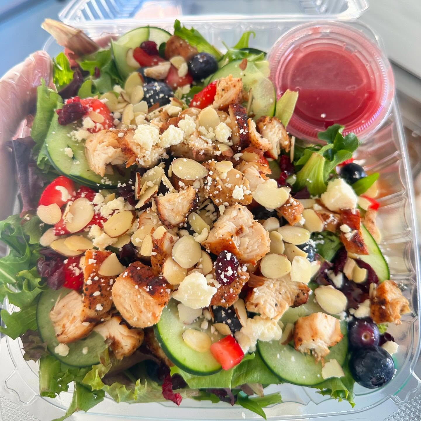 Have You Tried Our Chicken Market Salad Yet?🥗 🍓🫐
📍@crossovertexas @thefieldhousetexas
#summerblends #summerblendscafe #market #salad #chicken #raspberry #vinaigrette #refreshing #healthy #healthyliving #healthiswealth #delicious #yum #thefieldhouse #thecrossover