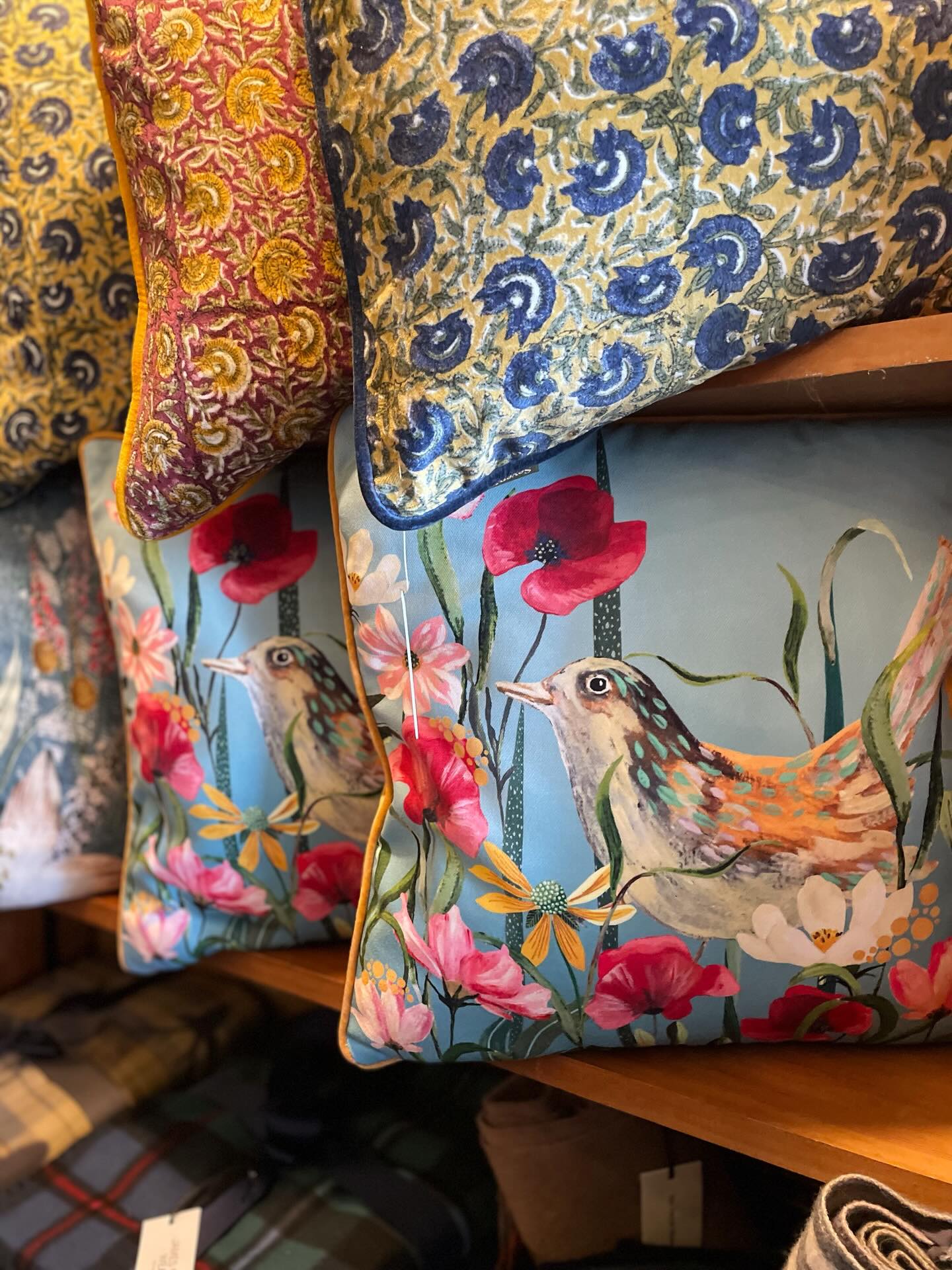 Does your furniture need a spring refresh? 🌷 Our latest cushion collection is here, featuring gorgeous designs, rich feather filling, and soft velvet backs with hidden zips. With prices from £18 to £32 and sizes from 30cm to 60cm,
I think the flying pheasants are my favourite 🤩 #highquality
#newcushions #homeware #softfurnishings #englishcountryhomes
