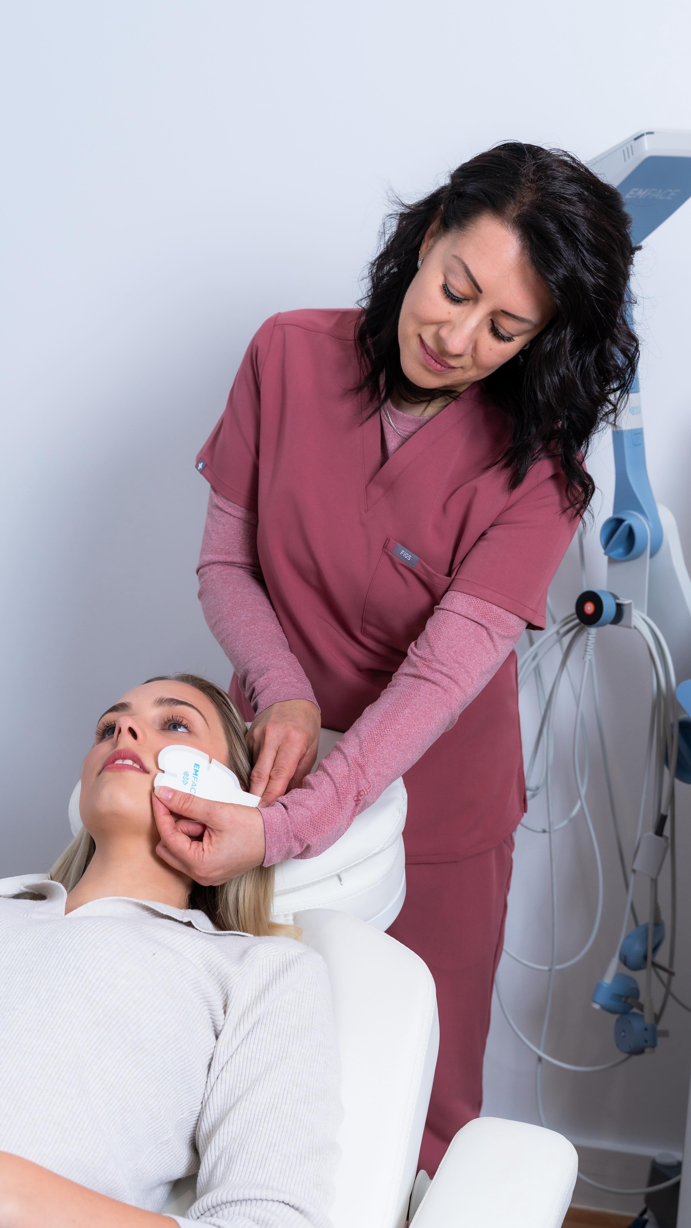 Not all EMFACE treatments look the same, and that’s exactly the point.
Some faces move. Some barely do.
Some look dramatic. Others look like they’re just… relaxing.
But they’re all getting the same treatment and working towards the same result.
EMFACE is a revolutionary facial sculpting treatment designed to lift, tone and smooth wrinkles completely needle-free.
Using synchronised RF and HIFES™ technology, it delivers thousands of muscle contractions while gently heating the skin to boost collagen and re-educate facial muscles, all in just 20 minutes.
So whether you’re a “full facial workout” girl or a “barely moved a muscle” one… trust the process. The results speak for themselves.
#emface #nonsurgicalfacelift #facialrejuvenation #CollagenBoost #noninvasivetreatment
@emface.btl