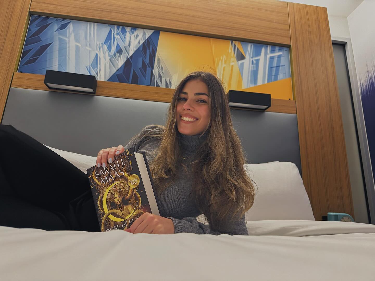 it’s here it’s here 😩✨🪩🧨🔥
happy hofas release day!!! I am so excited to start this baby, and see what you all think. I am officially in no spoiler mode, so no worries my lips are sealed 🤐
who’s starting today????!!! let’s talk 🤝🏽