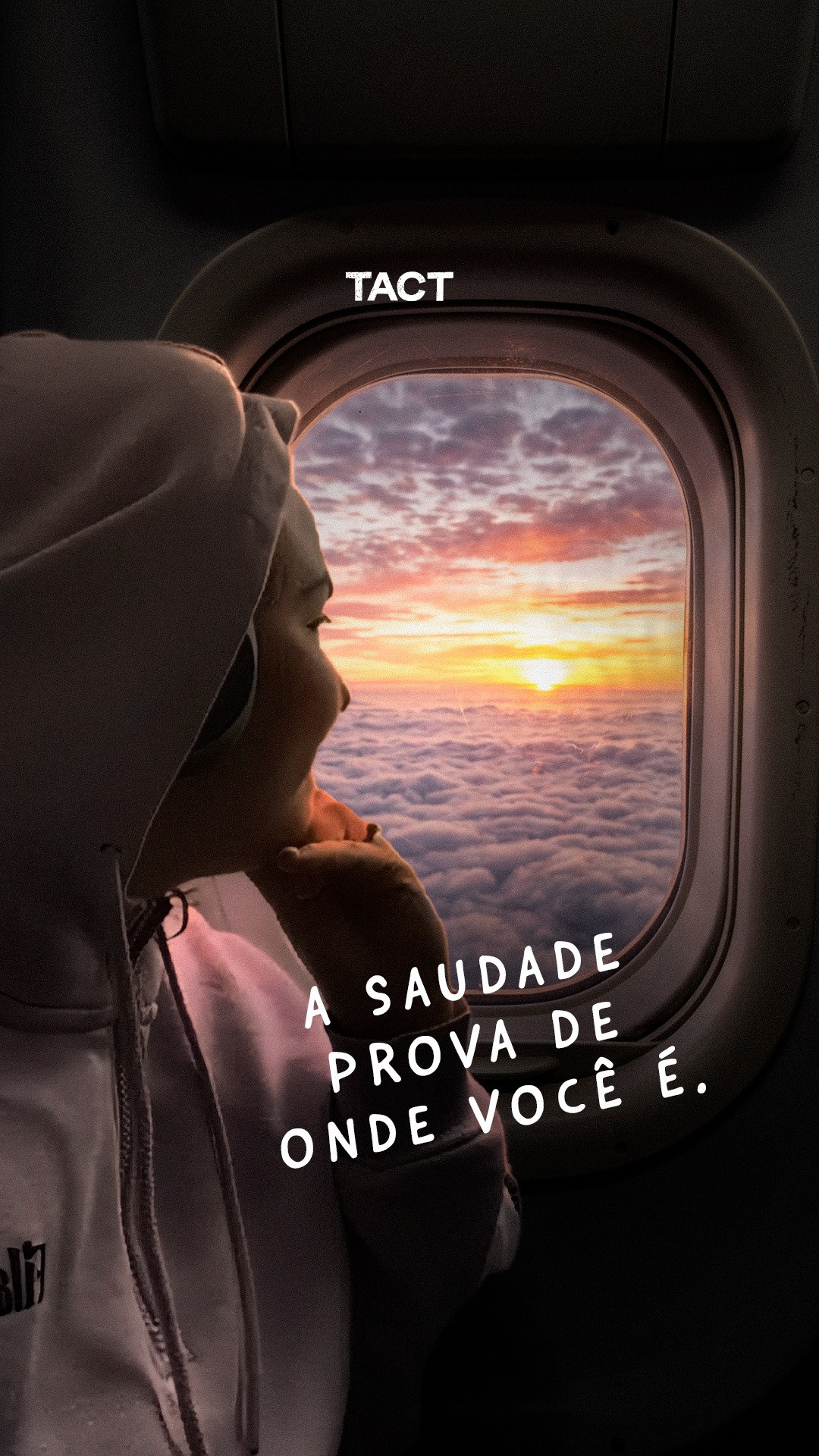 Voltar pra casa depois de um tempo longe é especial.
Tem abraço apertado, tem a comida que você sentiu falta, tem a presença de quem sempre foi tudo. 💜
Mas no meio disso tudo… vem uma realização silenciosa.
Você mudou! E não foi pouco…
A sua versão que saiu do Brasil já não existe mais do mesmo jeito.
Morar fora te transforma, te amadurece, te expande.
E aí você percebe, com muita clareza: você pode até voltar…mas nunca mais vai ser como antes.
Porque o fim da sua antiga versão, foi só o começo de quem você está se tornando agora. 🚀
Agora me fala com sinceridade: você também sentiu que não cabia mais na vida que deixou no Brasil? 👇🏻💜