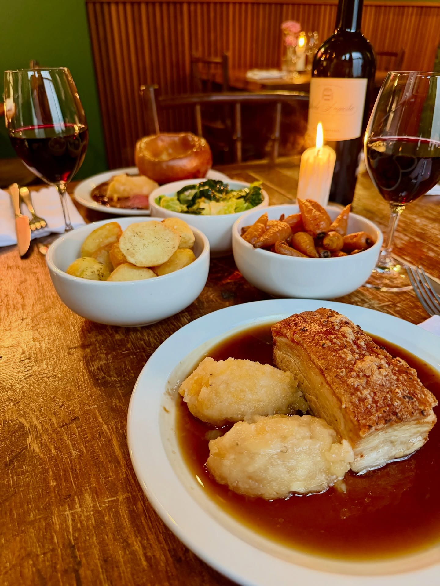 Roast pork belly w apple sauce & all the trimmings
Proper roasts, Every Sunday @wilsonslondon