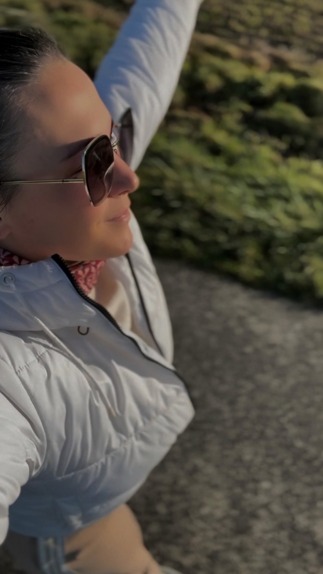 Tu veux savoir ce qui a VRAIMENT débloqué ma perte de poids ?
Pas un régime.
Pas la motivation.
👉 Mon cortisol.
Voici 5 choses que j’ai faites TOUS les jours :
1. Manger dès le matin (même sans faim)
👉 Pour stopper le stress du corps à jeun
👉 Et éviter les compulsions plus tard
2. Structurer mes repas (et arrêter de grignoter)
👉 Moins de pics de glycémie
👉 Moins de stockage
👉 Plus de stabilité hormonale
3. Boire minimum 2L à 2,5L d’eau par jour
👉 Pour drainer
👉 Réduire l’inflammation
👉 Éviter la rétention d’eau
4. Arrêter de me restreindre
👉 Plus tu te prives, plus ton corps panique
👉 Et plus il stocke
5. (le déclic que PERSONNE ne t’explique)
👉 J’ai arrêté de vouloir maigrir à tout prix
Oui.
Parce que tant que tu es dans :
“je dois perdre du poids”
👉 ton corps reste en stress
👉 et il bloque
C’est là que tout change.
Quand tu arrêtes de lutter contre ton corps…
👉 tu commences à travailler AVEC lui.
C’est exactement ce que j’ai construit avec la méthode Blossom.
👉 Réguler le cortisol
👉 Rééquilibrer les hormones
👉 Calmer l’inflammation
👉 Relancer le métabolisme
👉 Et surtout… réparer la relation au corps
Parce que NON
tu n’es pas bloquée.
👉 Ton corps est juste en déséquilibre.
Et quand tu règles les vraies causes…
👉 la combustion des graisses se relance naturellement.
Si tu veux faire pareil
sans galérer pendant des années comme moi…
Écris BLOSSOM en commentaire 🌺
Je t’explique comment on adapte la méthode à TON corps.