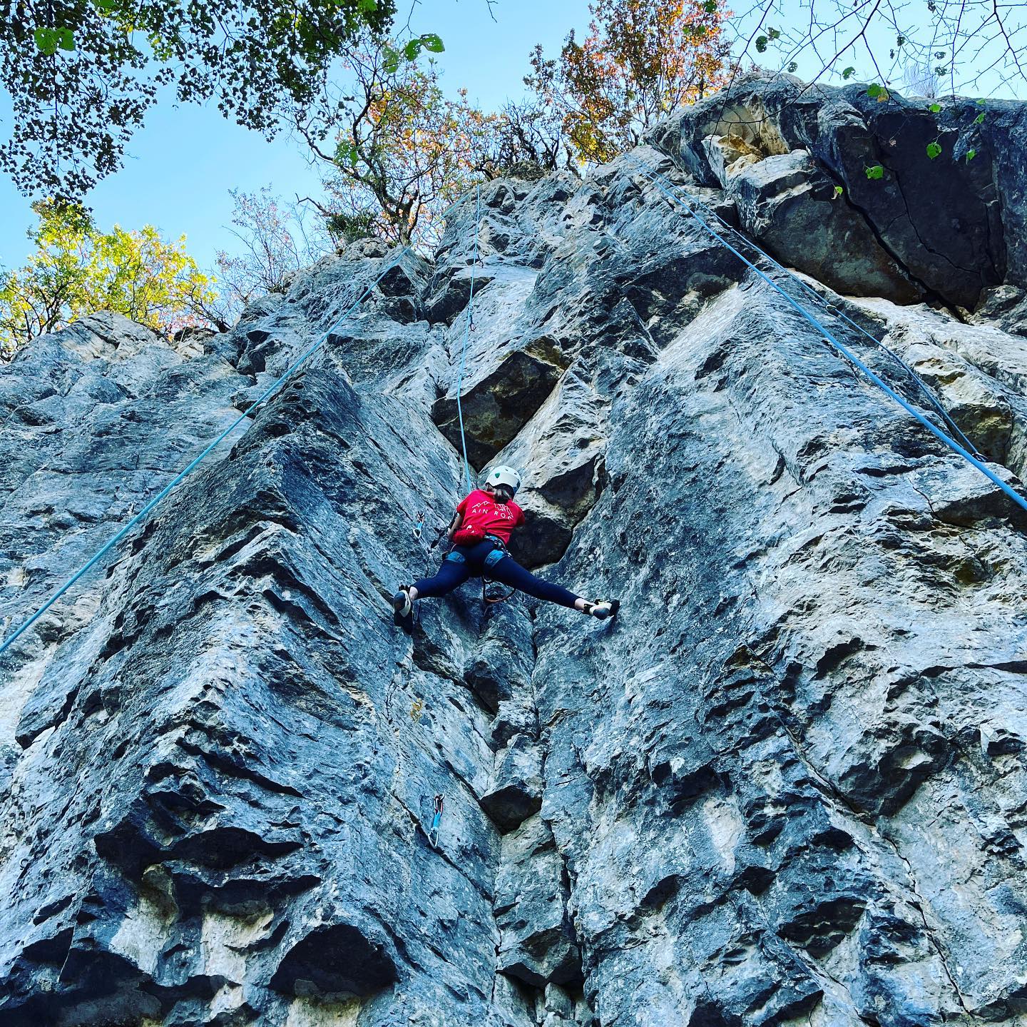 C’était le stage de reprise pour les jeunes du club ! 🔥
Plusieurs demi-journées sur la falaise de Parves, pour retrouver ses repères et se remettre dans le bain avant la rentrée 🚀
#ain #roc #climb #escalade #parves #cliff