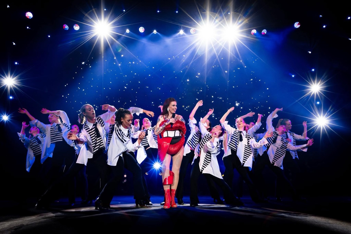 Every time someone backing themselves.
Someone deciding:
âIâm done playing small.â
Thatâs what THE BIG FESTOON 2027 is about.
Not just the stage.
Not just the speakers.
But what happens in the room:
⨠The decisions you finally make
⨠The confidence you step into
⨠The version of you that refuses to shrink anymore.
Early bird tickets end Tuesday the 31st.
Link in bioâ¨