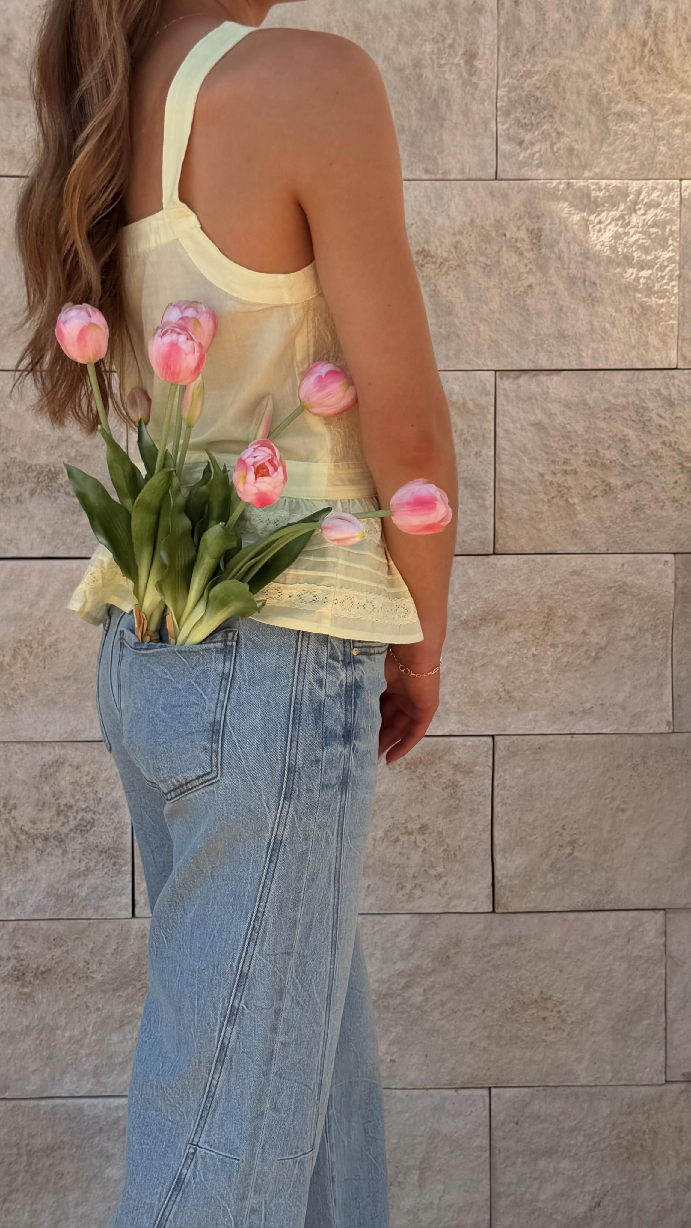 There’s nothing better than getting in pieces that inspire us to do a complete renovation in the shop! ✨🧚♀️ New in this week : KUT denim shorts, event dresses, Easter dresses, lots of tops, matching skirt sets, and KUT linen pants 💃 And MORE coming tomorrow 🤸♀️