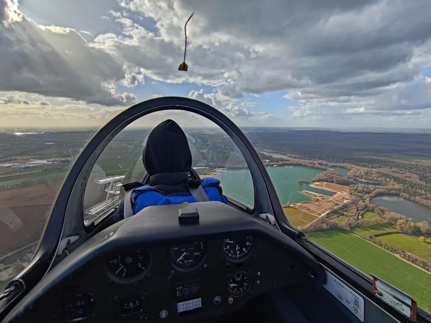 Saisonstart 2025!
Frisch war es, das Wetter war schon in Aprillaune, aber es war richtig schön die ersten Segelflugstarts 2026 zu machen.
#segelfliegen #saisonstart #fliegenlernen #tolleshobby #goch