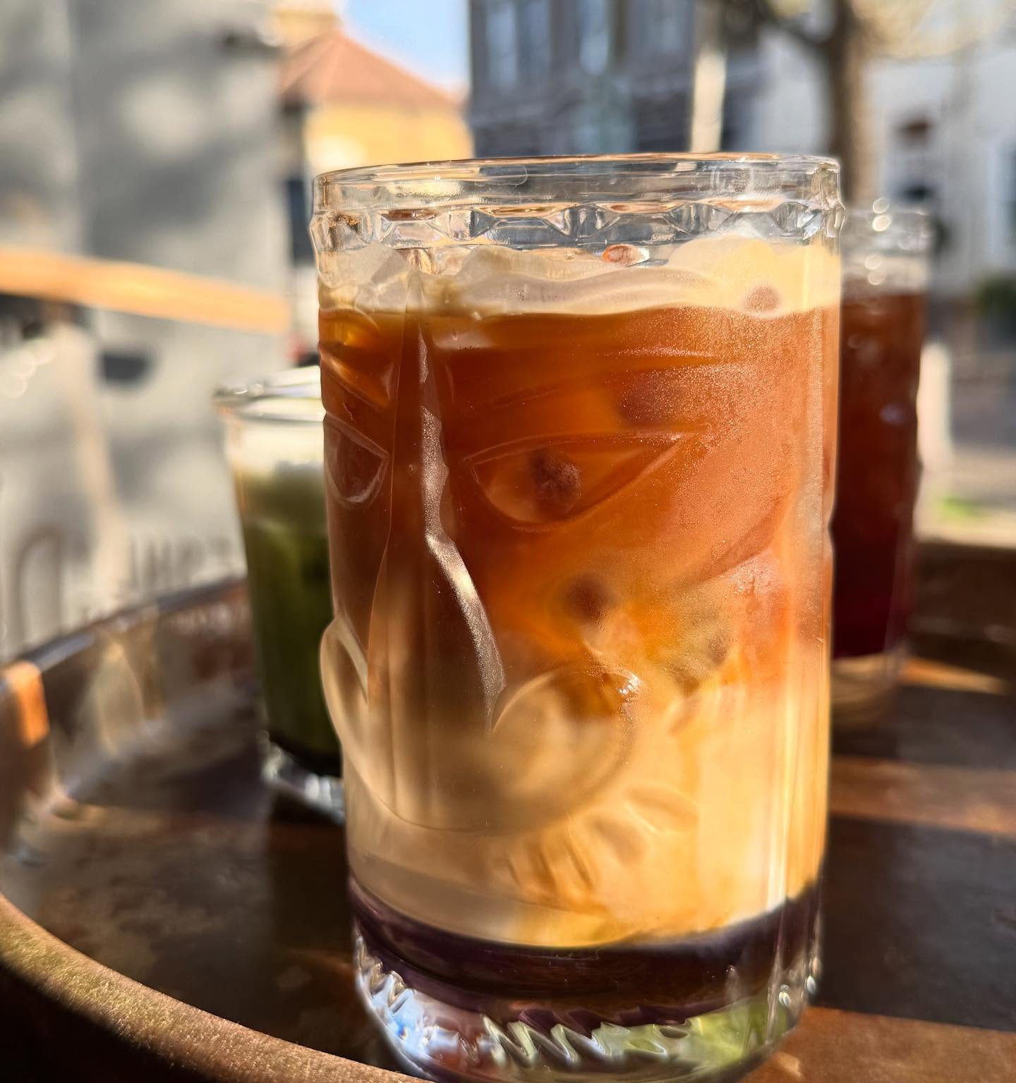 Meet velvety iced latte with a floral lavender notes and golden honey sweetness.