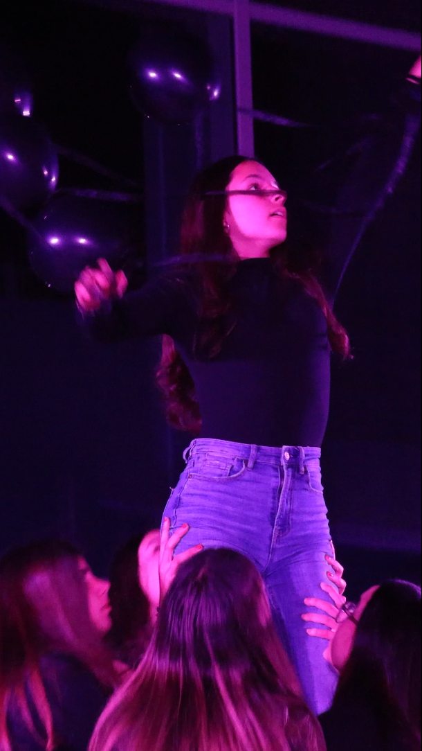 💥 #FestivalZero 2026!
La performance ha estat el cor d’aquesta edició: una creació viva, valenta i profundament connectada amb les emocions dels i les joves. A #Tordera, la comunitat educativa @institutlluiscompanys, @instordaria, @vedrunatordera i @escola_brianxa amb la participació activa de l’alumnat ha estar clau en un procés de co-creació que ha transformat idees en cos, i vivències en expressió escènica.
Un projecte que reforça la #mediaciócultural i construeix nou públic, posant els i les joves al centre,no només com a espectadors, sinó com a creadors amb veu pròpia.
Gràcies a totes les persones que ho heu fet possible i a qui ens heu acompanyat. El Festival Zero continua creixent amb vosaltres!
Gràcies a @interprintgroup per formar parte de #ConselldeMecenatge i donar suport a iniciatives culturals que impactene en les persones joves. Gràcies per ser #ambculturaclavé
Performance
Joves