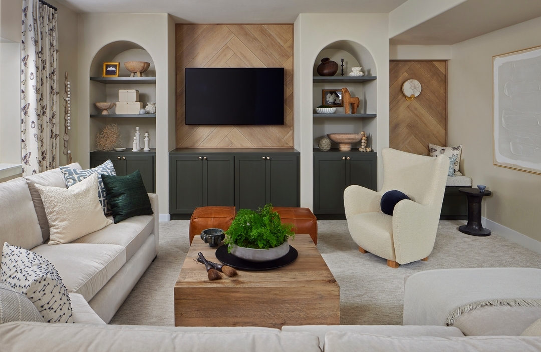 ✨🏡 Transforming the Underground! 🏡✨
Check out this stunning remodel of a basement living room! We brought warmth and character to the space with custom wood herringbone paneling on the walls, creating a chic yet cozy atmosphere. 🌟 The addition of custom wall arches adds architectural interest, making this area feel both inviting and unique.
At Everyday Lovely, we believe that every part of your home deserves thoughtful design. Who knew a basement could be this beautiful? 😍✨
Interior Design: @everydaylovelydesign
Project: Cherry Street
Photographer: @susiephoto
Stylist: @tawneywaldo
#EverydayLovely #BasementRemodel #HerringbonePaneling #CustomDesign #LivingRoomGoals #HomeSweetHome #LivingBeautifully