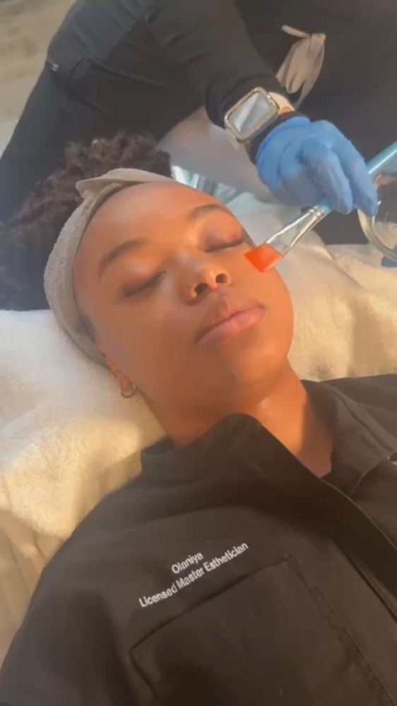 The emails can wait… this moment is for you💆
📲 Make time for you and come see us!
.
.
.
#RedmondMedSpa #RenewEsthetics #BestOfRedmond
