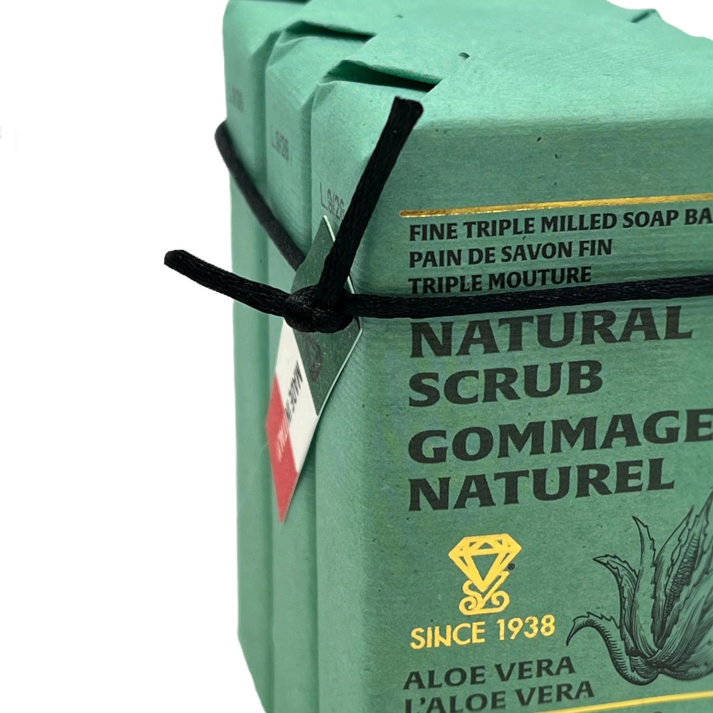 La cura, quando è autentica, passa anche dalla materia.
3 saponi solidi triple milled, dalla texture compatta e dalla schiuma ricca, pensati per durare e per offrire un gesto quotidiano preciso, essenziale.
Arricchiti con crusca di grano, svolgono una delicata azione ESFOLIANTE che libera la pelle dalle impurità, affinandone la grana e restituendo una sensazione di pulizia profonda.
La fragranza all’Aloe Vera introduce note fresche e misurate, mentre glicerina e burro di karité preservano morbidezza e comfort.
Un rituale, sobrio e concreto.
Per chi sa che anche la forza si costruisce nei dettagli.
True care begins with substance.
Three triple-milled solid soaps, with a compact texture and a rich lather, designed to last and to elevate an essential daily ritual.
Enriched with wheat bran, they provide a gentle exfoliating action that helps remove impurities, refining the skin’s texture and restoring a deep sense of cleanliness.
The Aloe Vera fragrance introduces fresh, balanced notes, while glycerin and shea butter preserve softness and comfort.
A ritual, understated and purposeful.
For those who understand that strength is built in the details.
#menscare #groomingritual #skincaremen #essentialcare #italiansoaps #dailyritual